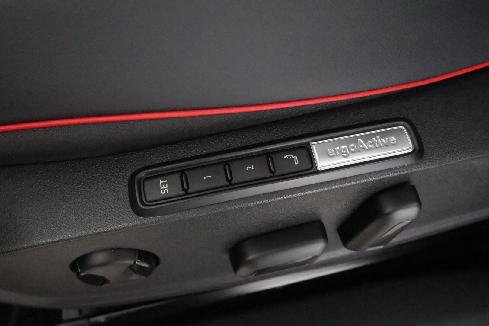 VOLKSWAGEN ID.4 2024 GTX 4MOTION 250 kW * ACC / HUD / 360° / ILP / H&K / Hierovat muistipenkit / IQ.Light / Lasikatto / Facelift / Keyless * - Tehdastakuu 7/2027 asti!  / Kahdet renkaat aluvanteilla / Akuston esilämmitys / Supervarusteet