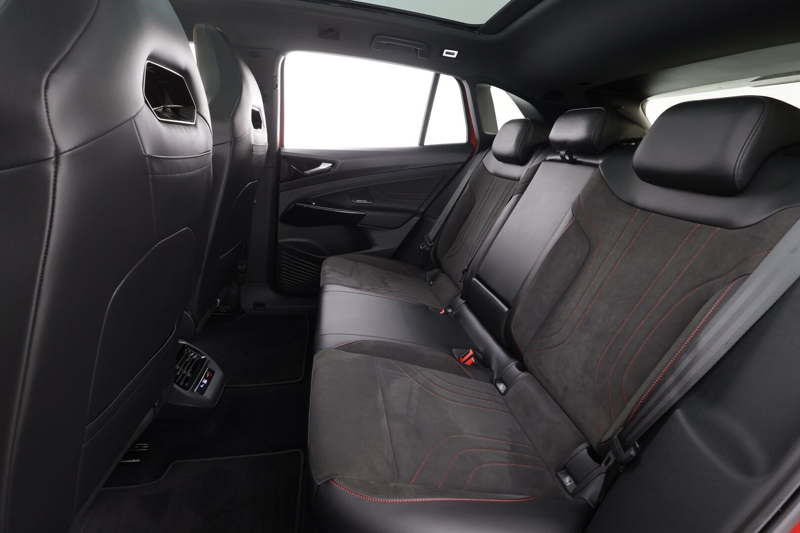 VOLKSWAGEN ID.4 2024 GTX 4Motion 250kW * ACC / ILP / Akuston esilämmitys / HUD / 360° / H&K / Hierovat muistipenkit / IQ.Light / Lasikatto * - Tehdastakuu 7/2027 asti!  / Kahdet renkaat aluvanteilla / Akuston esilämmitys / Supervarusteet - HULLUT AVAJAISHULINAT KORKOTARJOUS 3,29 %