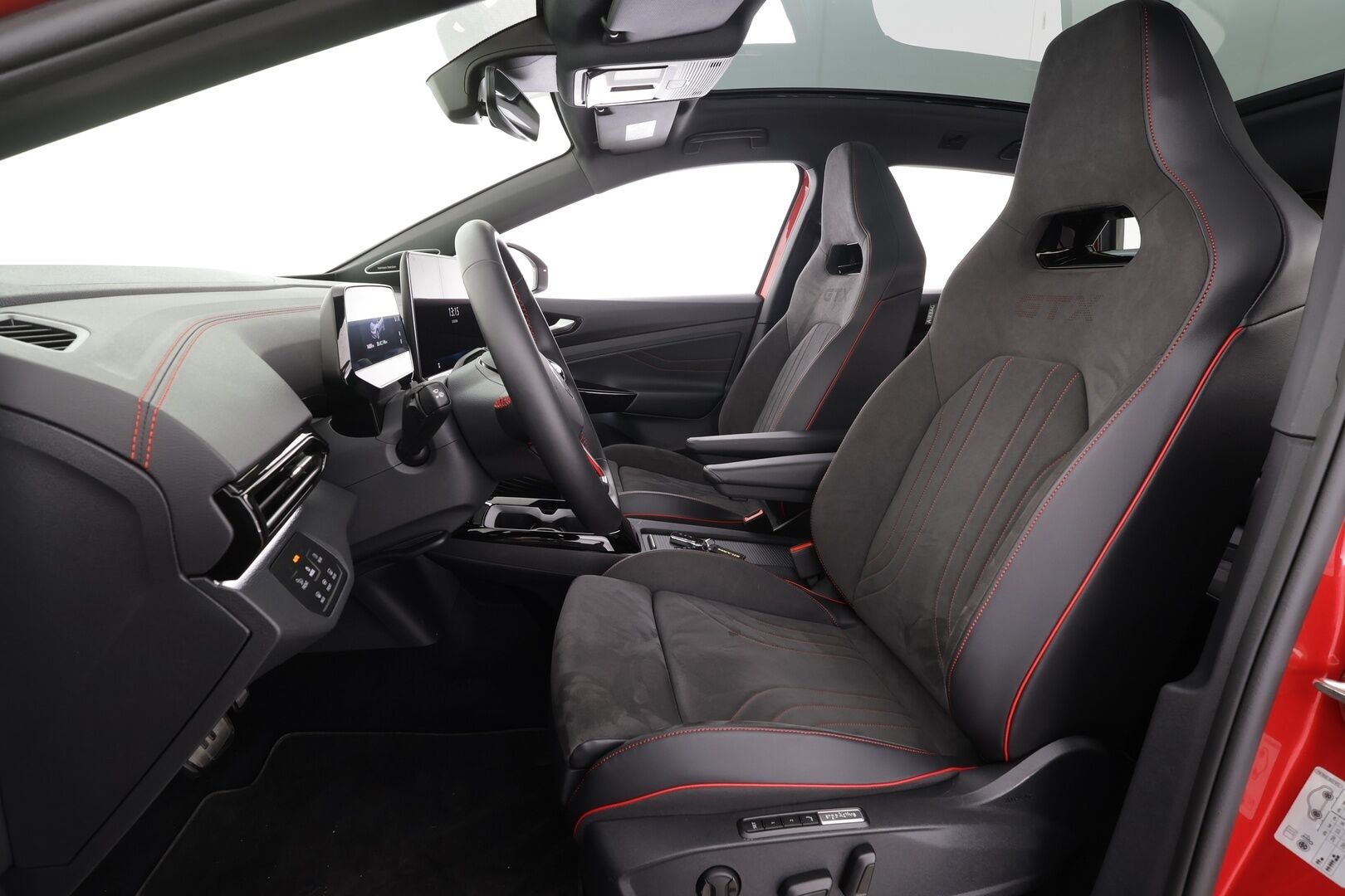 VOLKSWAGEN ID.4 2024 GTX 4MOTION 250 kW * ACC / HUD / 360° / ILP / H&K / Hierovat muistipenkit / IQ.Light / Lasikatto / Facelift / Keyless * - Tehdastakuu 7/2027 asti!  / Kahdet renkaat aluvanteilla / Akuston esilämmitys / Supervarusteet