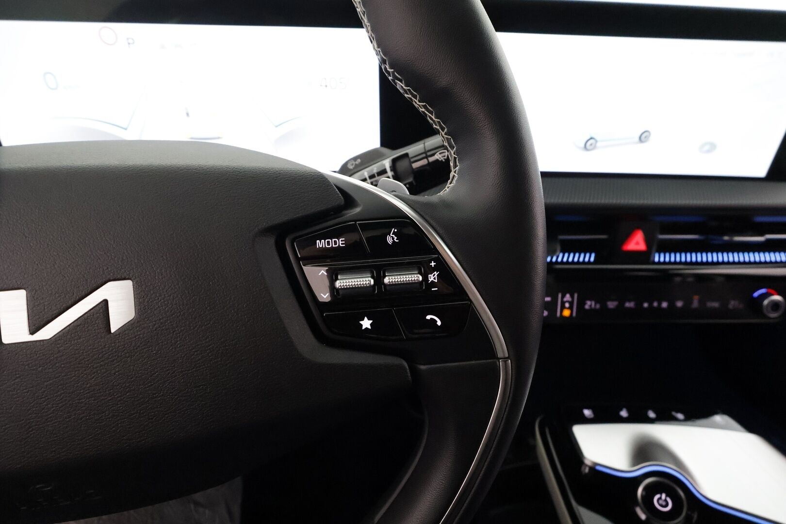 KIA EV6 2022 GT-Line 77 kWh 229 hv * ACC / HUD / 360° / Meridian / Muistipenkki / Adapt.LED / Ilmastoidut nahat / KeylessGo / Sähköluukku * - Merkkihuollettu