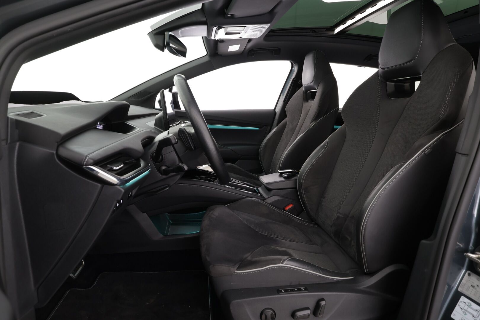 SKODA ENYAQ 2022 80 iV Sportline * ACC / HUD / ILP / Koukku / Panorama / Muistipenkit / 360-kamera / Keyless / Smartlink * - Merkkihuollettu / Kahdet renkaat