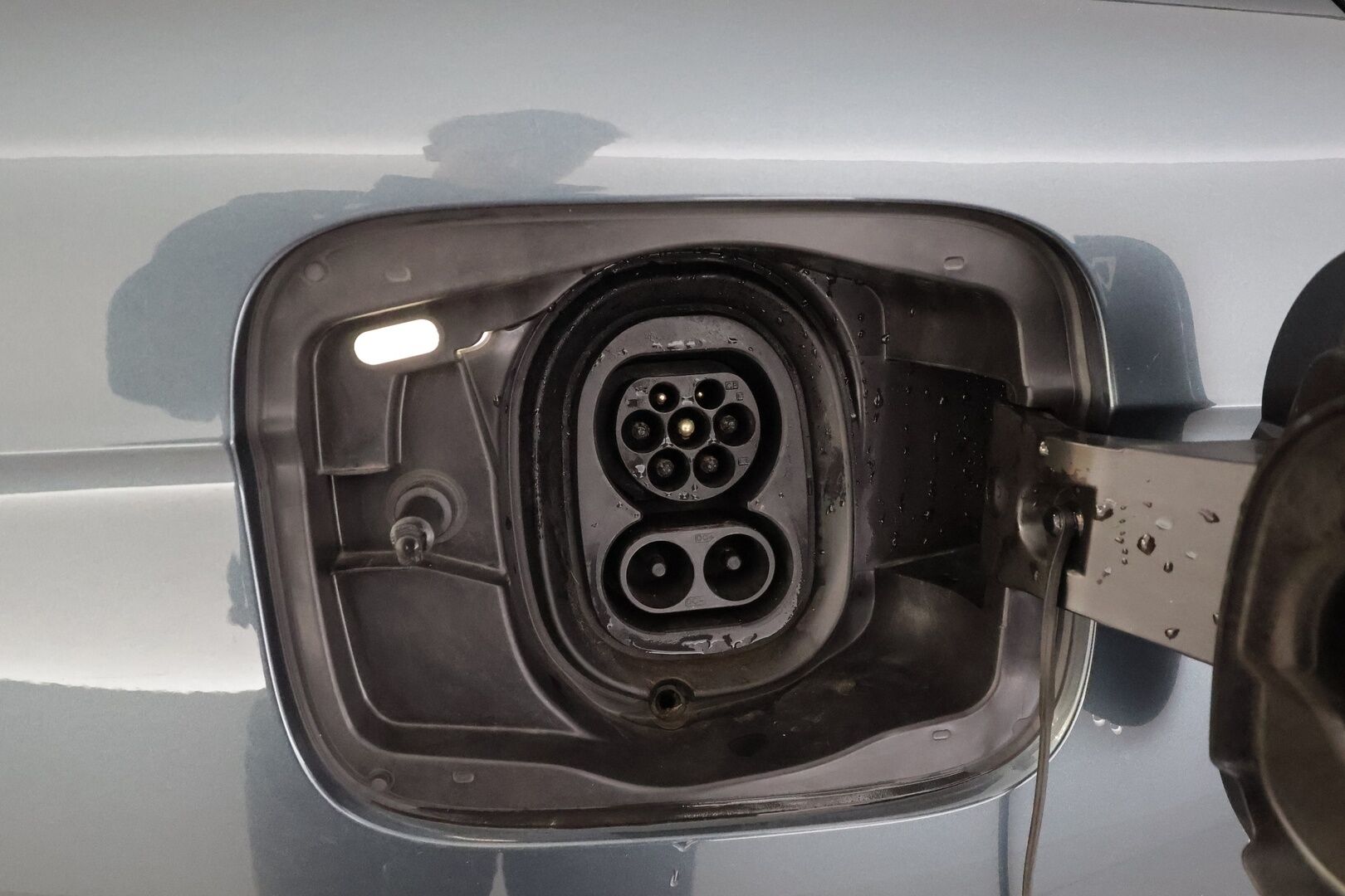 SKODA ENYAQ 2022 80 SportLine iV * Vetokoukku / Adapt.Vakkari / Lämpöpumppu / Panoraama / Muistipenkit / 360-Kamera / Smartlink / KeyLess - Merkkihuollettu / Kahdet renkaat