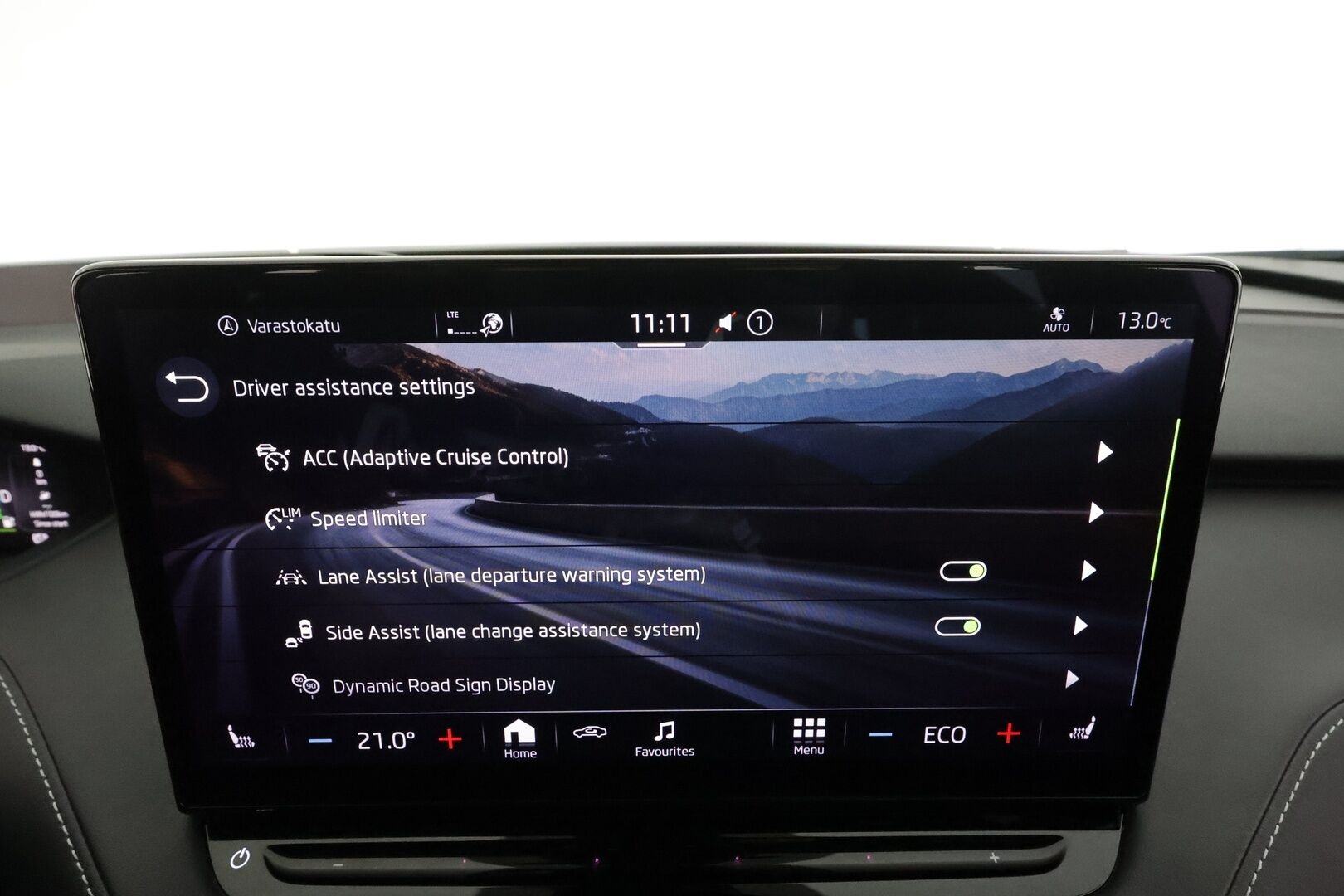 SKODA ENYAQ 2022 80 SportLine iV * Vetokoukku / Adapt.Vakkari / Lämpöpumppu / Panoraama / Muistipenkit / 360-Kamera / Smartlink / KeyLess - Merkkihuollettu / Kahdet renkaat