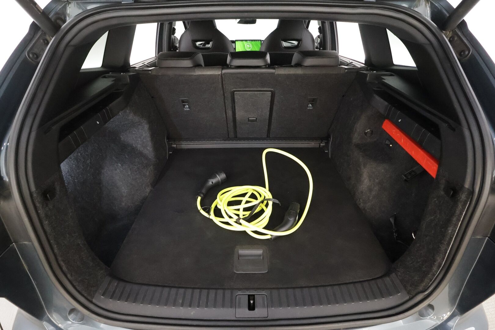 SKODA ENYAQ 2022 80 SportLine iV * Vetokoukku / Adapt.Vakkari / Lämpöpumppu / Panoraama / Muistipenkit / 360-Kamera / Smartlink / KeyLess - Merkkihuollettu / Kahdet renkaat