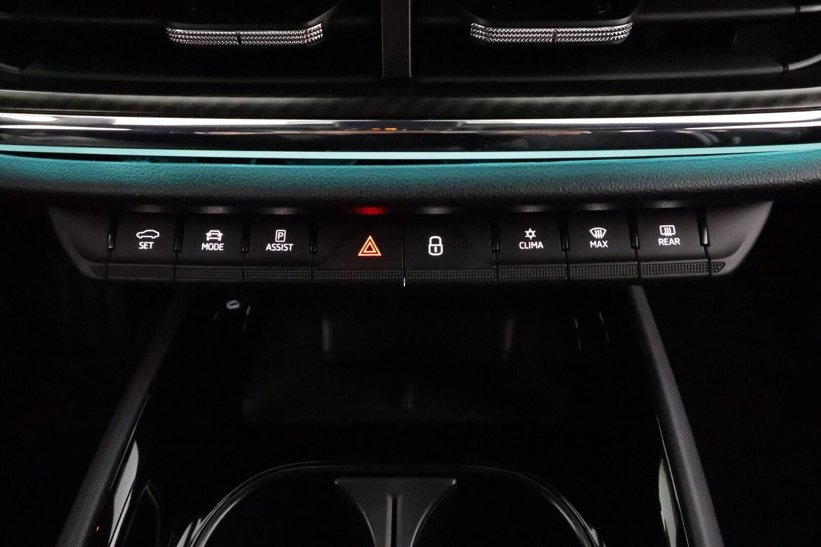 SKODA ENYAQ 2022 80 iV Sportline * ACC / HUD / ILP / Koukku / Panorama / Muistipenkit / 360-kamera / Keyless / Smartlink * - Merkkihuollettu / Kahdet renkaat