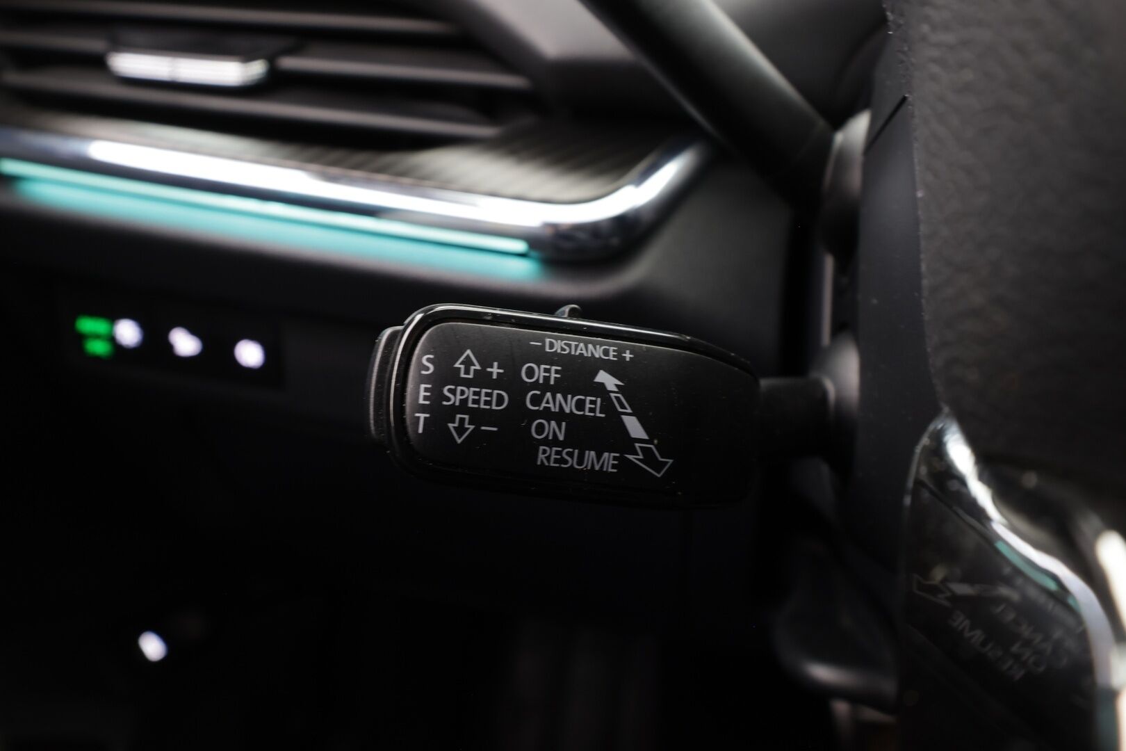 SKODA ENYAQ 2022 80 SportLine iV * Vetokoukku / Adapt.Vakkari / Lämpöpumppu / Panoraama / Muistipenkit / 360-Kamera / Smartlink / KeyLess - Merkkihuollettu / Kahdet renkaat