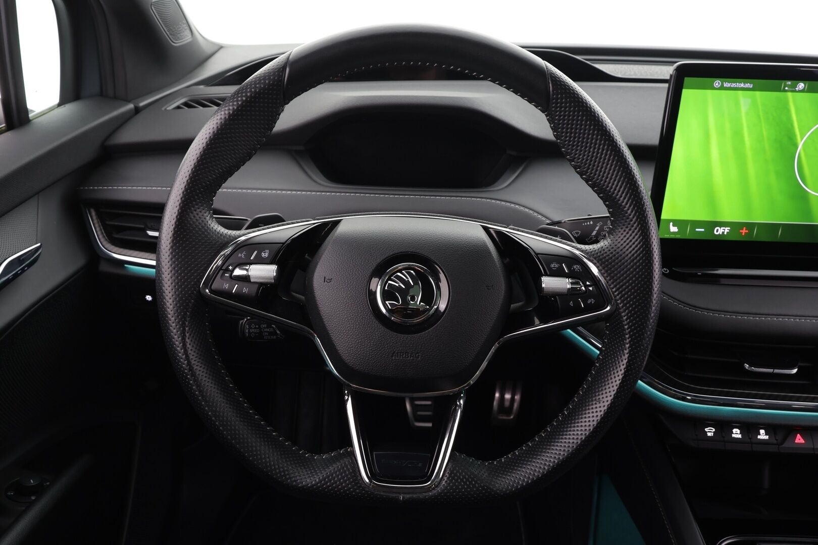 SKODA ENYAQ 2022 80 iV Sportline * ACC / HUD / ILP / Koukku / Panorama / Muistipenkit / 360-kamera / Keyless / Smartlink * - Merkkihuollettu / Kahdet renkaat