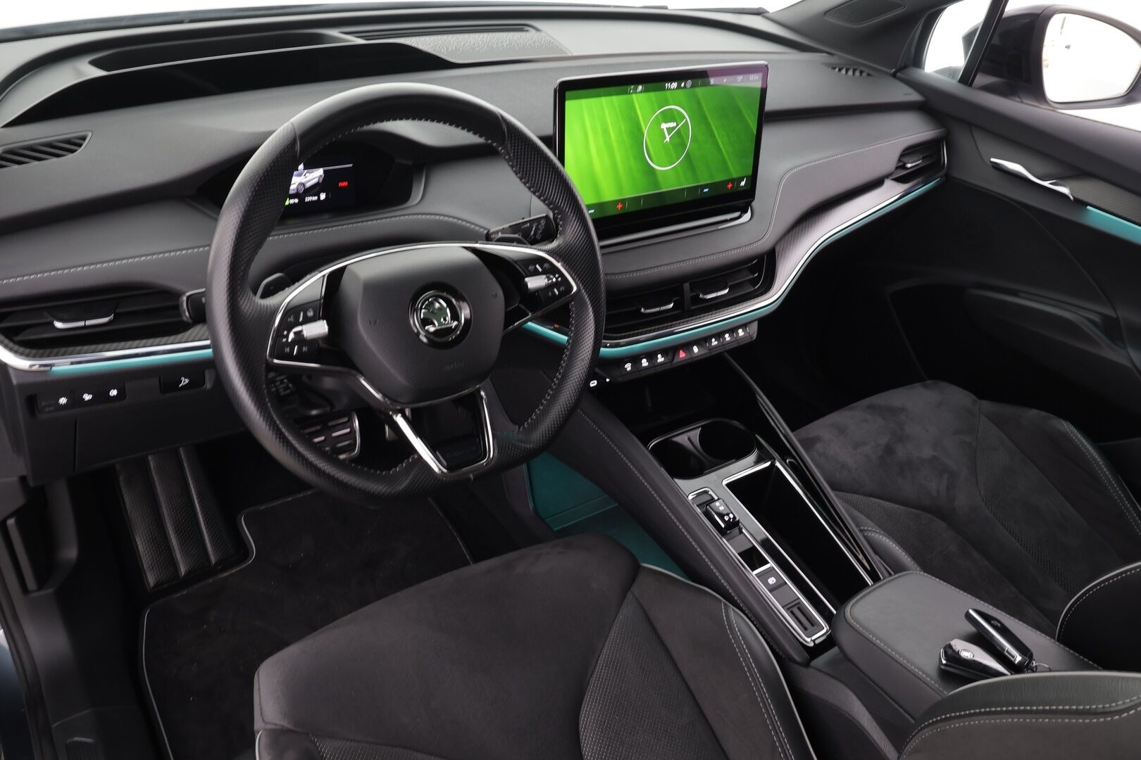 SKODA ENYAQ 2022 80 iV Sportline * ACC / HUD / ILP / Koukku / Panorama / Muistipenkit / 360-kamera / Keyless / Smartlink * - Merkkihuollettu / Kahdet renkaat