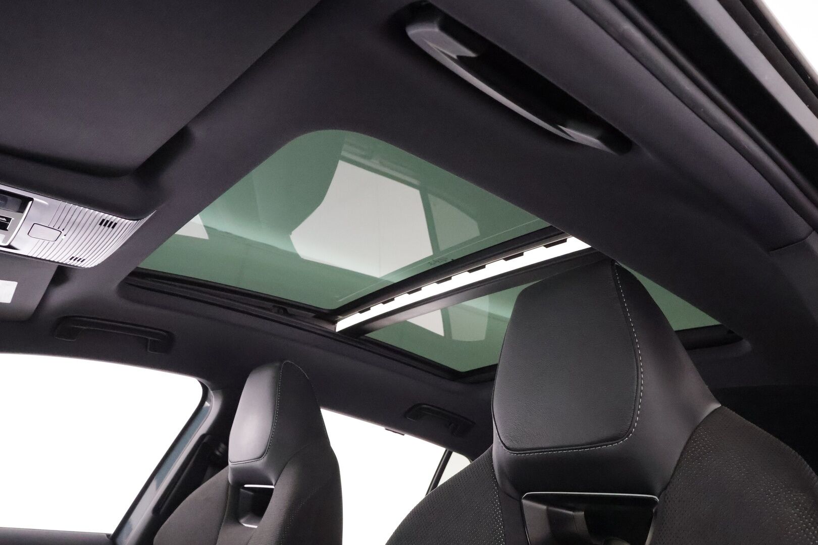 SKODA ENYAQ 2022 80 iV Sportline * ACC / HUD / ILP / Koukku / Panorama / Muistipenkit / 360-kamera / Keyless / Smartlink * - Merkkihuollettu / Kahdet renkaat