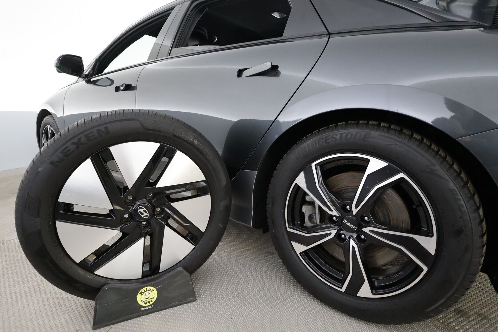 HYUNDAI IONIQ 6 2023 Uniq Elektro 4WD * SCC / ILP / HUD / Sähköpenkit / 360-Kamera / Nahkaverhoiu / Apple&Android * - Merkkihuollettu / Kahdet renkaat