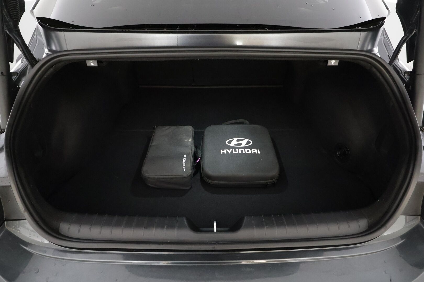 HYUNDAI IONIQ 6 2023 77 kWh 229 hv Premium - Akku kuntotarkastettu SOH 98,1 % / Merkkihuollettu / ACC / ILP / HUD / Sähköpenkit / 360-Kamera / Nahkaverhoiu / Apple&Android *