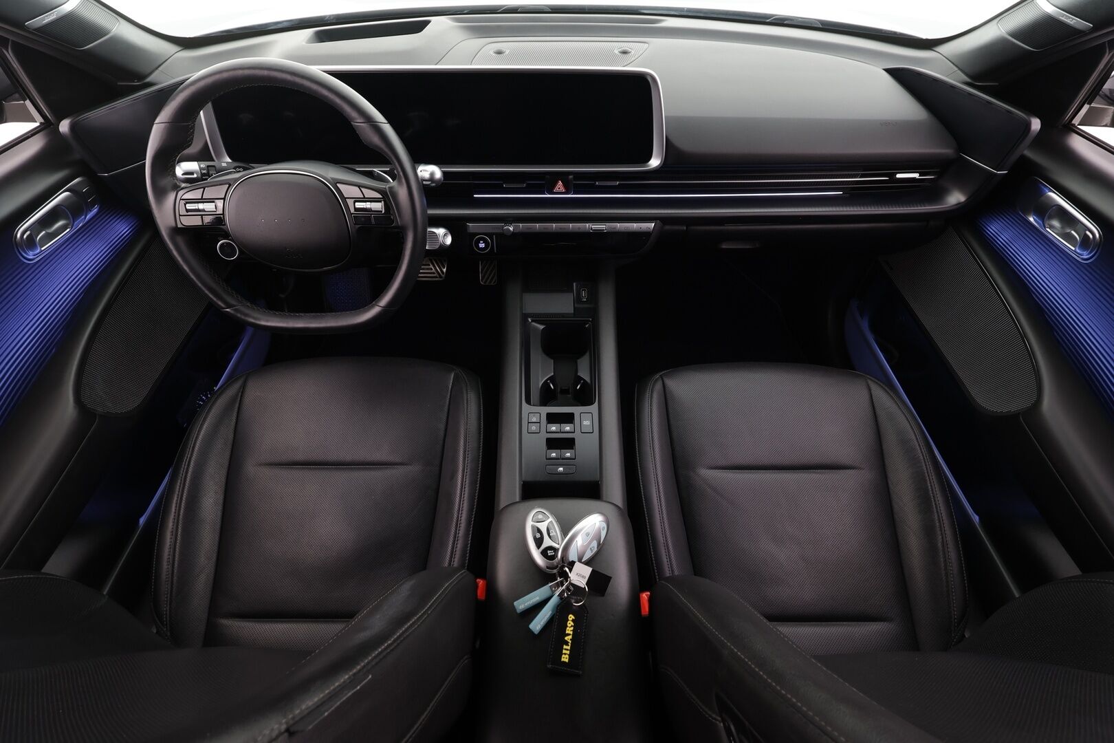 HYUNDAI IONIQ 6 2023 Uniq Elektro 4WD * SCC / ILP / HUD / Sähköpenkit / 360-Kamera / Nahkaverhoiu / Apple&Android * - Merkkihuollettu / Kahdet renkaat