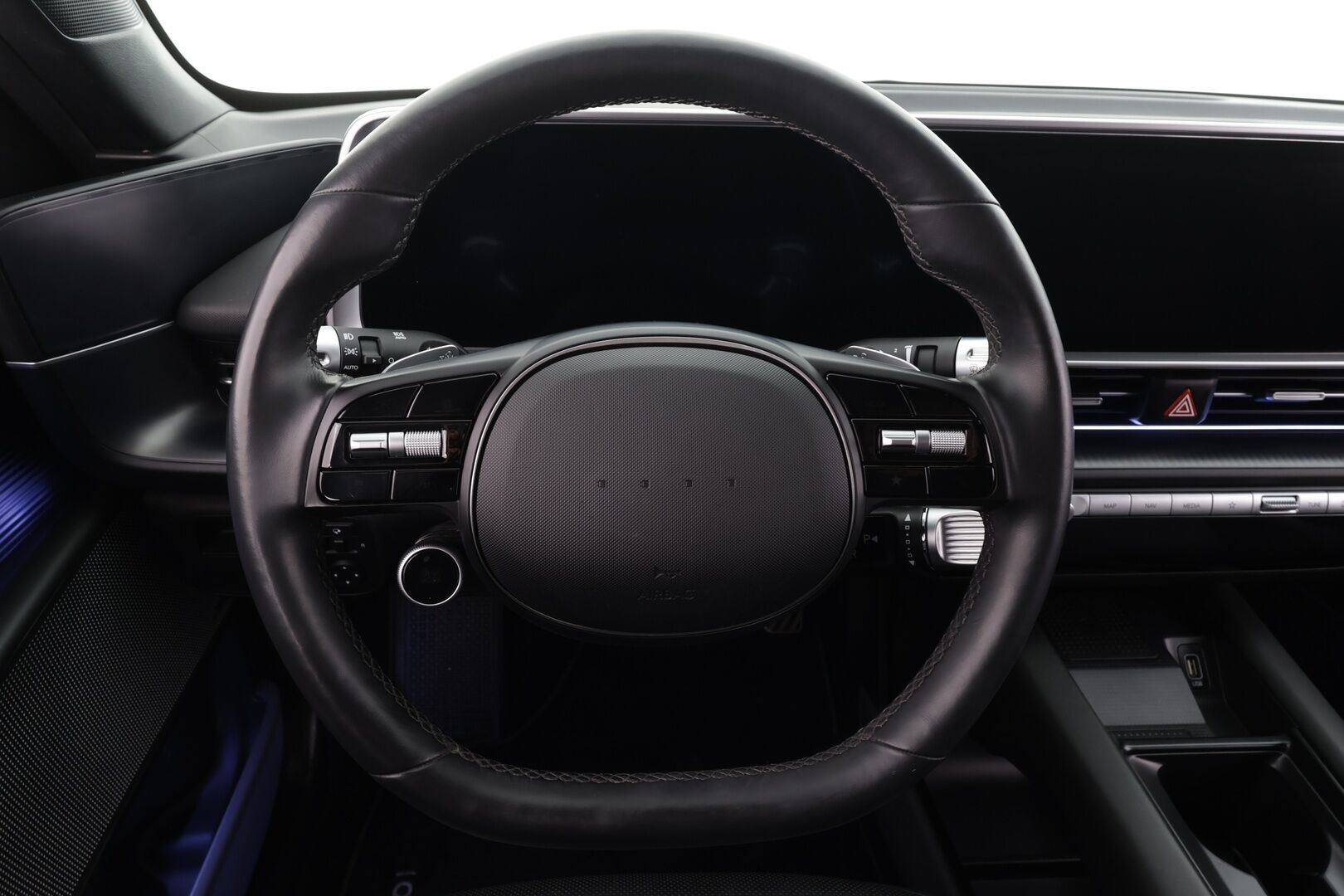 HYUNDAI IONIQ 6 2023 77 kWh 229 hv Premium - Akku kuntotarkastettu SOH 98,1 % / Merkkihuollettu / ACC / ILP / HUD / Sähköpenkit / 360-Kamera / Nahkaverhoiu / Apple&Android *