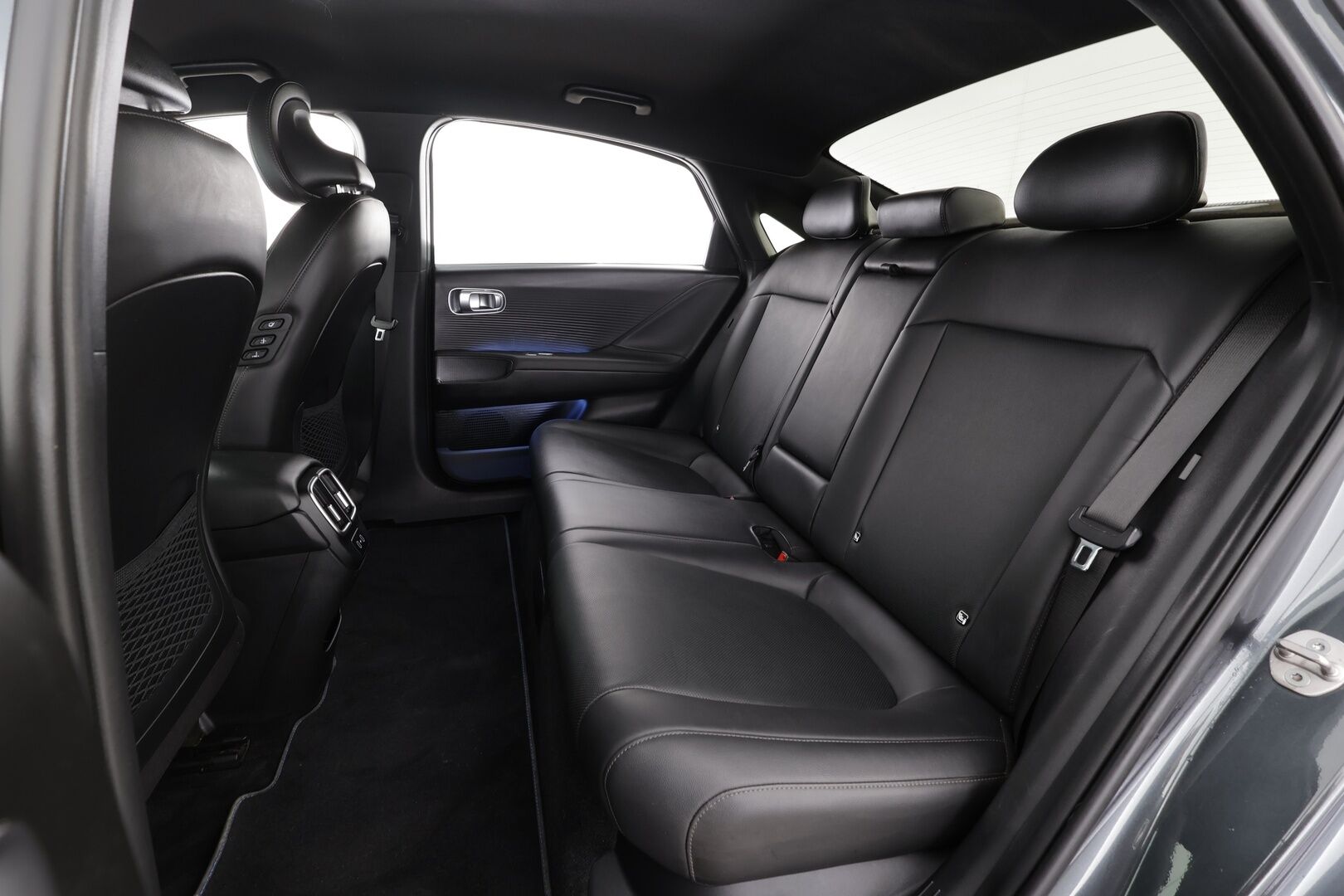 HYUNDAI IONIQ 6 2023 77 kWh 229 hv Premium - Akku kuntotarkastettu SOH 98,1 % / Merkkihuollettu / ACC / ILP / HUD / Sähköpenkit / 360-Kamera / Nahkaverhoiu / Apple&Android *