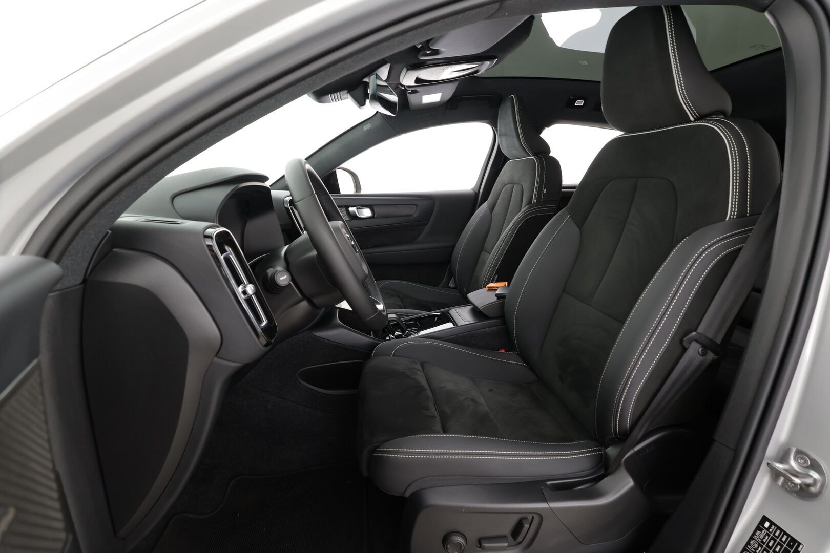 Volvo C40 2023 Recharge Twin Ultimate aut * ACC / 360° / H&K / Koukku / Muistipenkki / ILP / Lasikatto / KeylessGo / BLIS * - Merkkihuollettu / Huippuvarusteet