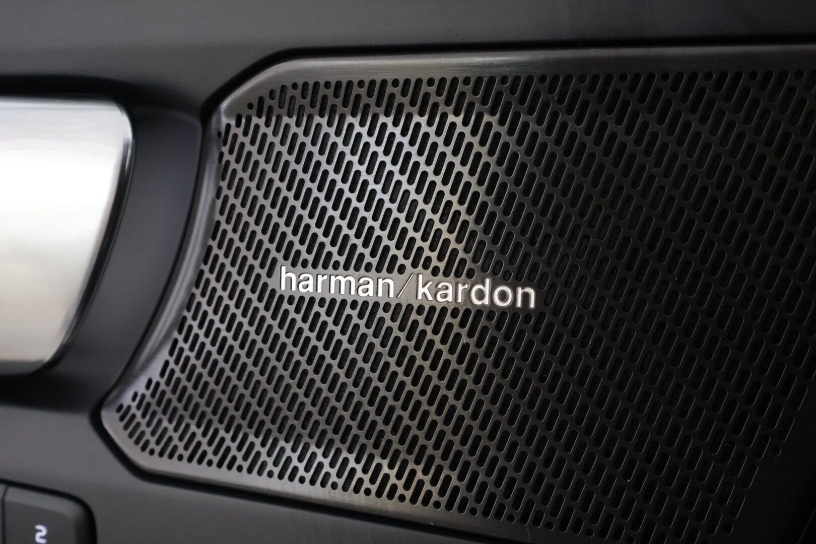 Volvo C40 2023 Recharge Twin Ultimate aut * ACC / 360° / H&K / Koukku / Muistipenkki / ILP / Lasikatto / KeylessGo / BLIS * - Merkkihuollettu / Huippuvarusteet