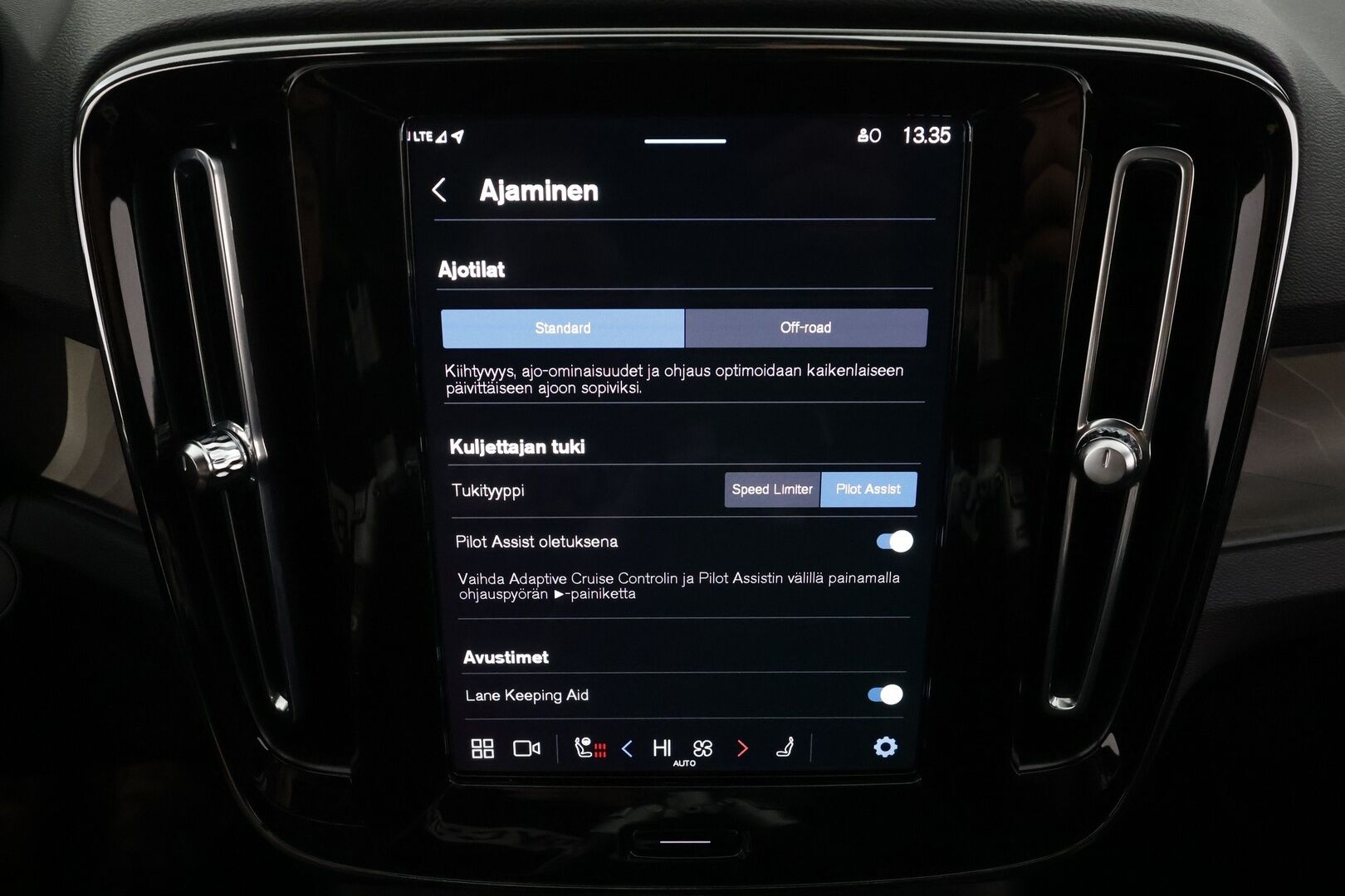 Volvo C40 2023 Recharge Twin Ultimate aut * ACC / 360° / H&K / Koukku / Muistipenkki / ILP / Lasikatto / KeylessGo / BLIS * - Merkkihuollettu / Huippuvarusteet