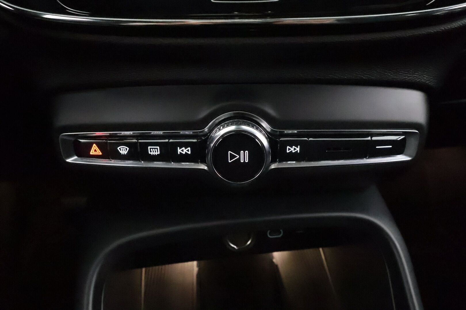 Volvo C40 2023 Recharge Twin Ultimate aut * ACC / 360° / H&K / Koukku / Muistipenkki / ILP / Lasikatto / KeylessGo / BLIS * - Merkkihuollettu / Huippuvarusteet