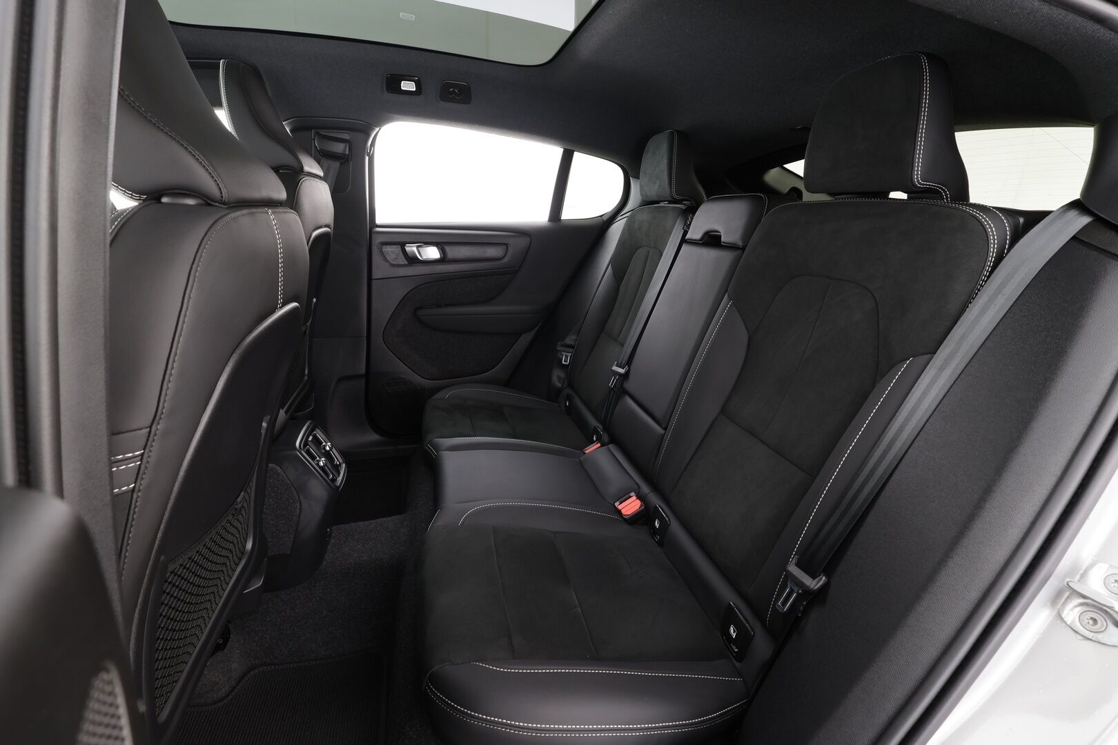 Volvo C40 2023 Recharge Twin Ultimate aut * ACC / 360° / H&K / Koukku / Muistipenkki / ILP / Lasikatto / KeylessGo / BLIS * - Merkkihuollettu / Huippuvarusteet