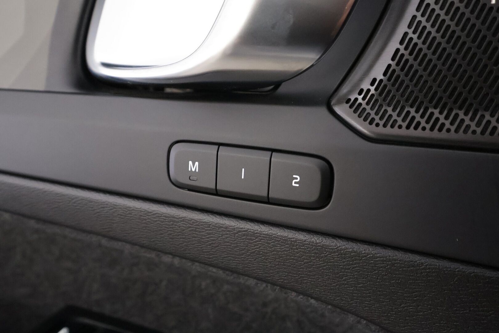 Volvo C40 2023 Recharge Twin Ultimate aut * ACC / 360° / H&K / Koukku / Muistipenkki / ILP / Lasikatto / KeylessGo / BLIS * - Merkkihuollettu / Huippuvarusteet