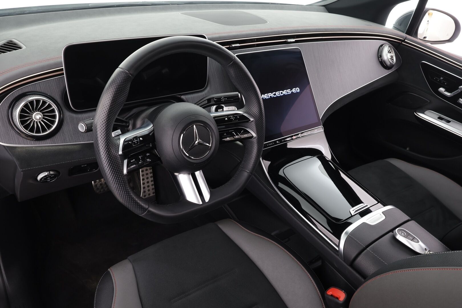 MERCEDES-BENZ EQE 2023 350 4MATIC AMG * Distronic Pro / P.kamera / Panorama / Muistipenkit / KeylessGo / Navi / Akuston esilämmitys * - Akku kuntotarkastettu SoH 96,6% - HULLUT AVAJAISHULINAT KORKOTARJOUS 3,29 %