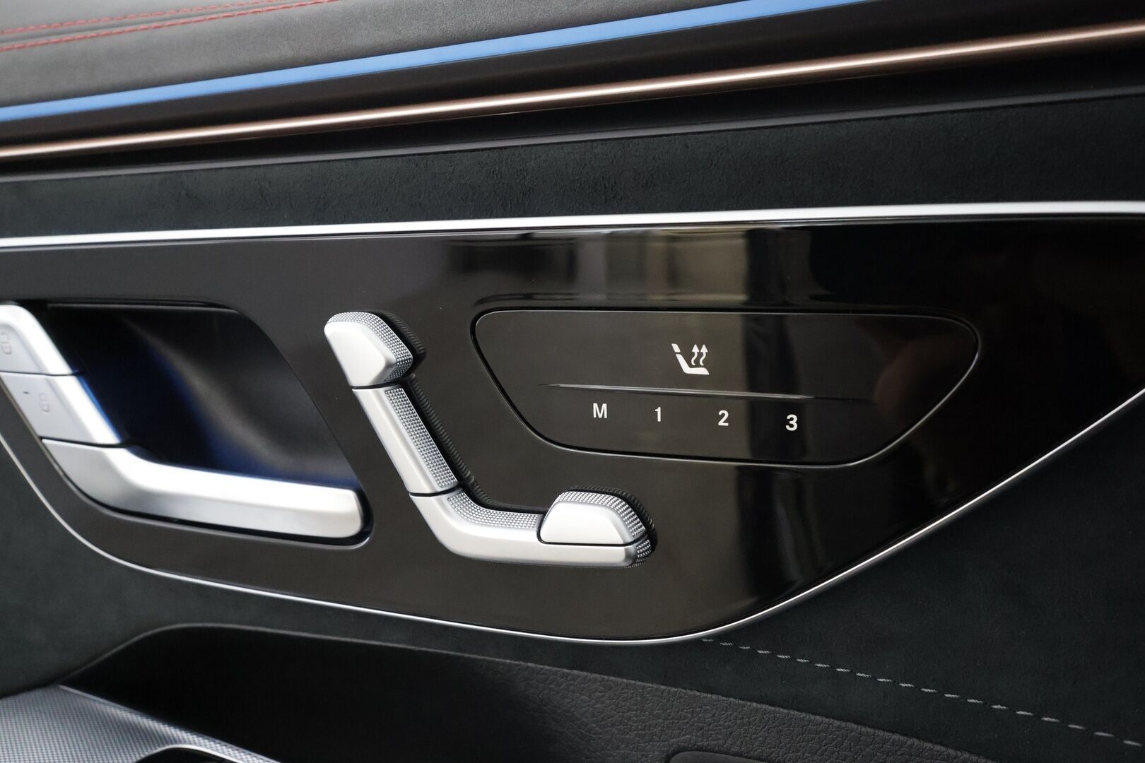 MERCEDES-BENZ EQE 2023 350 4MATIC AMG * Distronic Pro / P.kamera / Panorama / Muistipenkit / KeylessGo / Navi / Akuston esilämmitys * - Akku kuntotarkastettu SoH 96,6% - HULLUT AVAJAISHULINAT KORKOTARJOUS 3,29 %