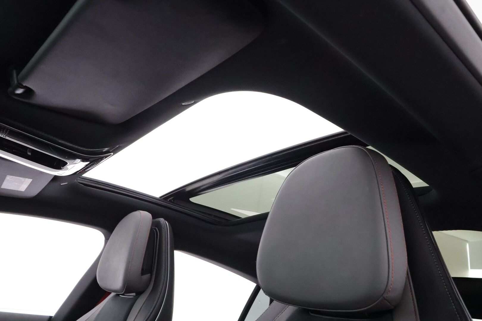 MERCEDES-BENZ EQE 2023 350 4MATIC AMG * Distronic Pro / P.kamera / Panorama / Muistipenkit / KeylessGo / Navi / Akuston esilämmitys * - Akku kuntotarkastettu SoH 96,6% - HULLUT AVAJAISHULINAT KORKOTARJOUS 3,29 %