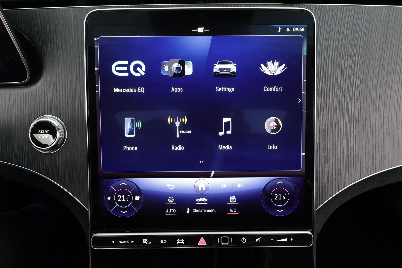 MERCEDES-BENZ EQE 2023 350 4MATIC AMG * Distronic Pro / P.kamera / Panorama / Muistipenkit / KeylessGo / Navi / Akuston esilämmitys * - Akku kuntotarkastettu SoH 96,6%