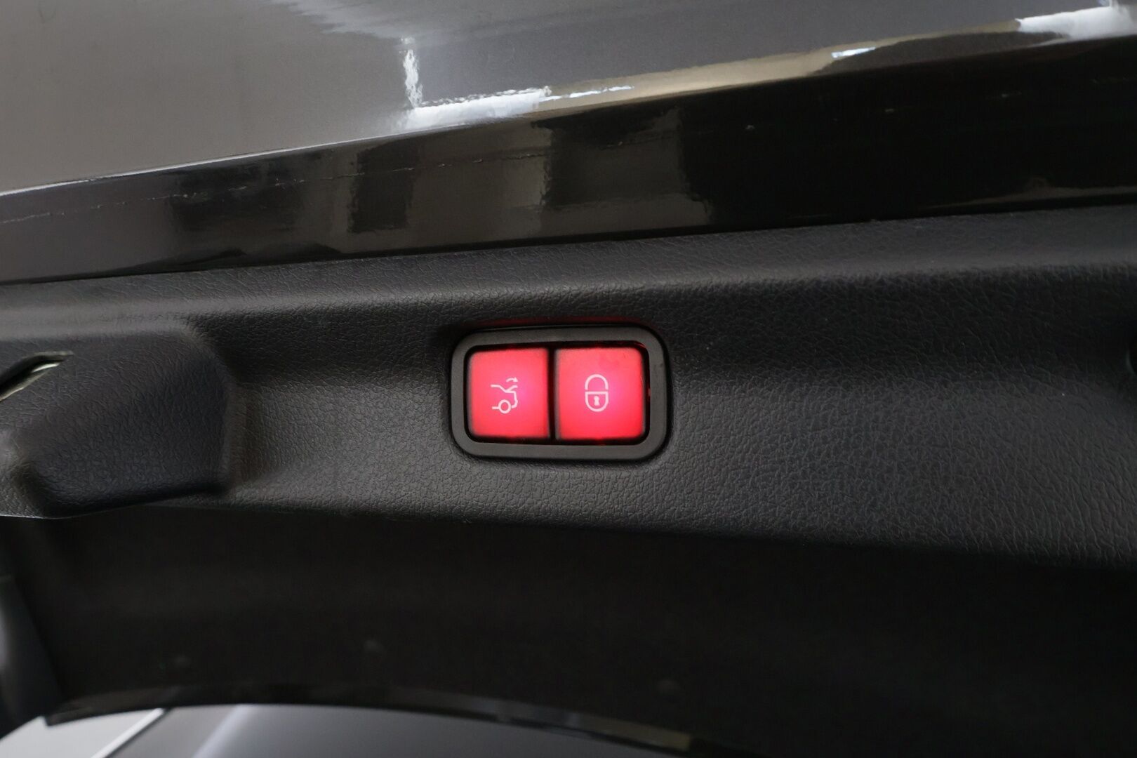 MERCEDES-BENZ EQE 2023 350 4MATIC AMG * Distronic Pro / P.kamera / Panorama / Muistipenkit / KeylessGo / Navi / Akuston esilämmitys * - Akku kuntotarkastettu SoH 96,6% - HULLUT AVAJAISHULINAT KORKOTARJOUS 3,29 %