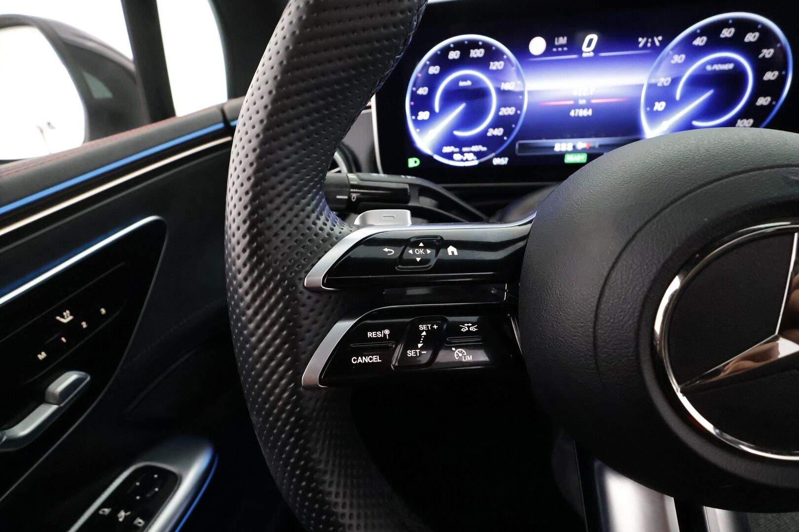 MERCEDES-BENZ EQE 2023 350 4MATIC AMG * Distronic Pro / P.kamera / Panorama / Muistipenkit / KeylessGo / Navi / Akuston esilämmitys * - Akku kuntotarkastettu SoH 96,6% - HULLUT AVAJAISHULINAT KORKOTARJOUS 3,29 %