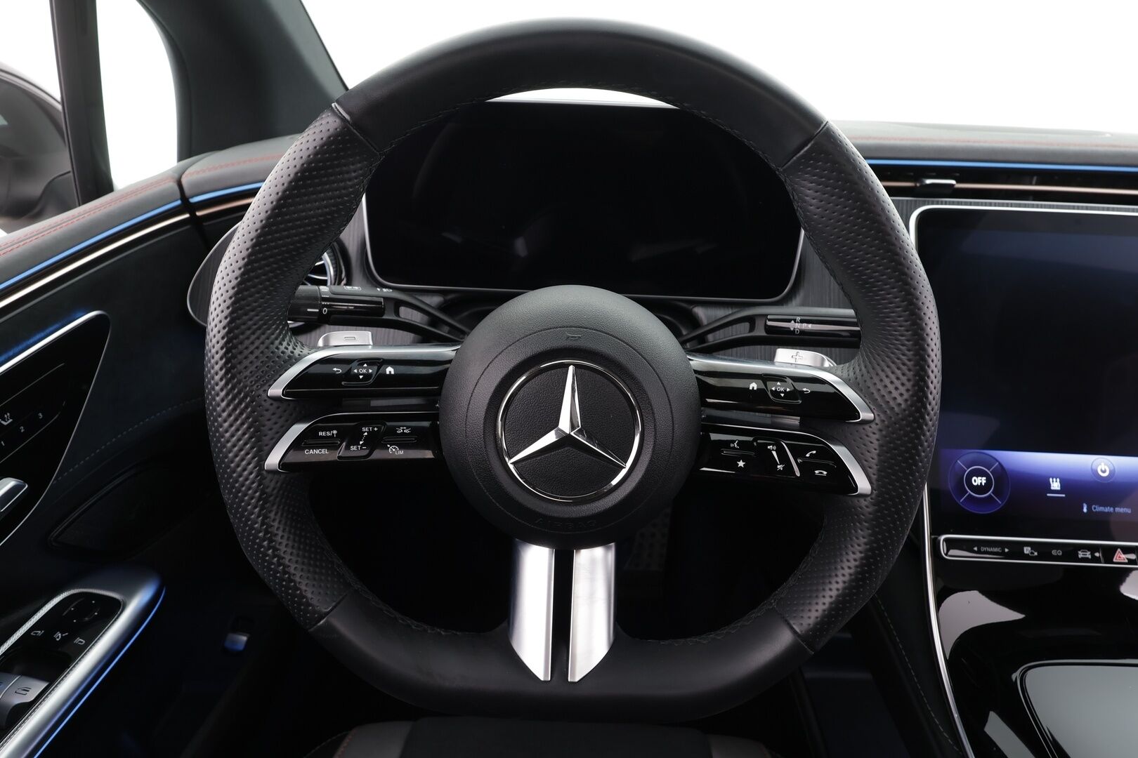 MERCEDES-BENZ EQE 2023 350 4MATIC AMG * Distronic Pro / P.kamera / Panorama / Muistipenkit / KeylessGo / Navi / Akuston esilämmitys * - Akku kuntotarkastettu SoH 96,6% - HULLUT AVAJAISHULINAT KORKOTARJOUS 3,29 %