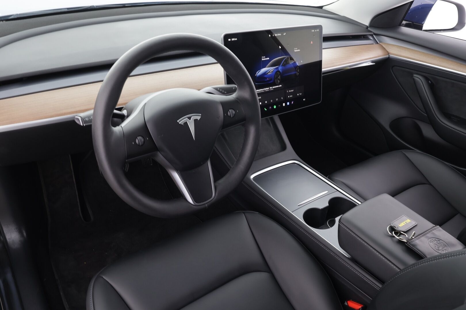 TESLA MODEL 3 2023 Standard Range Plus * ILP / Lasikatto / ACC / Matrix-LED / Muistipenkki / Kaistavahti / Navi * - Akku kuntotarkastettu / P.Kamera