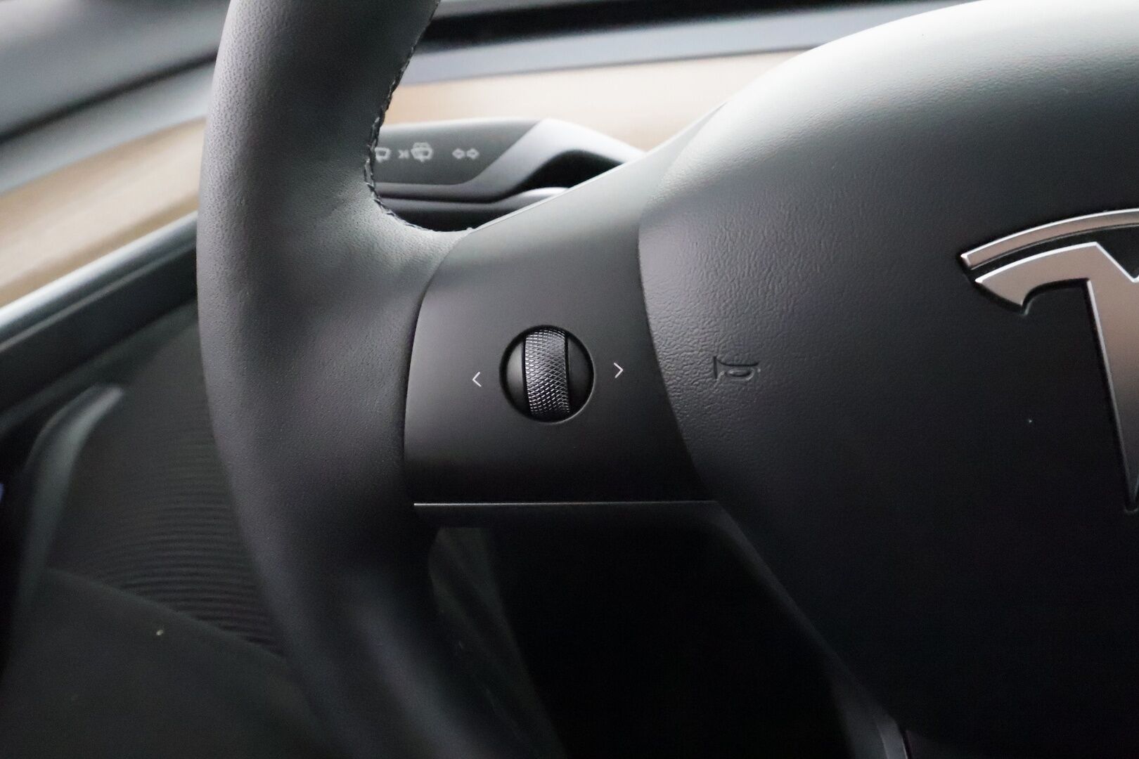 TESLA MODEL 3 2023 Standard Range Plus * ILP / Lasikatto / ACC / Matrix-LED / Muistipenkki / Kaistavahti / Navi * - Akku kuntotarkastettu / P.Kamera