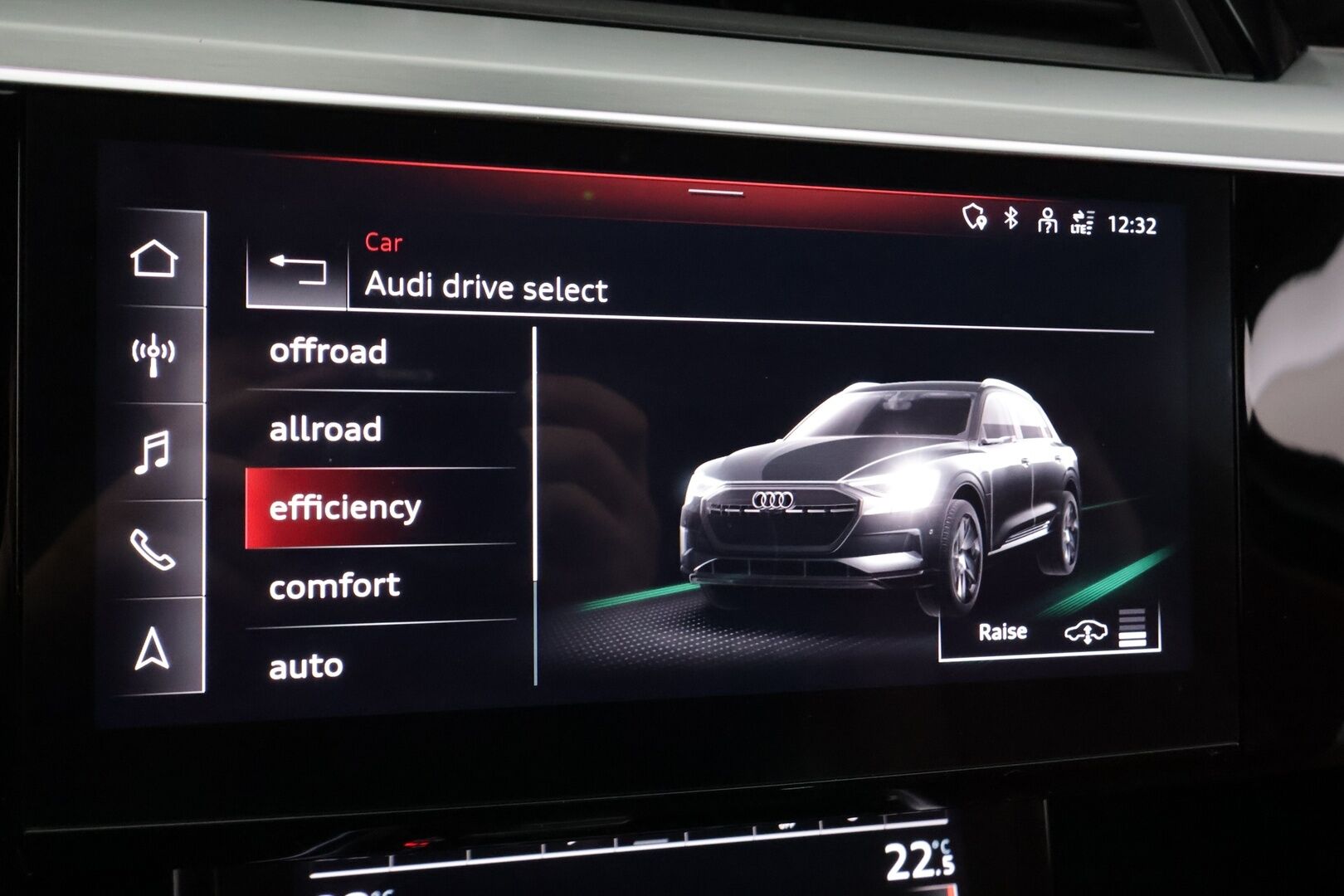 AUDI E-TRON 2022 S Quattro 370 kW * ACC / HUD / 360° / Matrix LED / Muistipenkki / B&O / Ilma-alusta / KeylessGo / Navi / Ratinlämmitin * - Akku kuntotarkastettu SoH 96,7% / Kahdet renkaat aluvanteilla / Merkkihuollettu / Huippuvarusteet