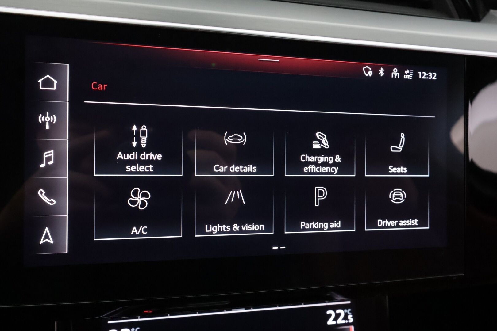 AUDI E-TRON 2022 S Quattro 370 kW * ACC / HUD / 360° / Matrix LED / Muistipenkki / B&O / Ilma-alusta / KeylessGo / Navi / Ratinlämmitin * - Akku kuntotarkastettu SoH 96,7% / Kahdet renkaat aluvanteilla / Merkkihuollettu / Huippuvarusteet
