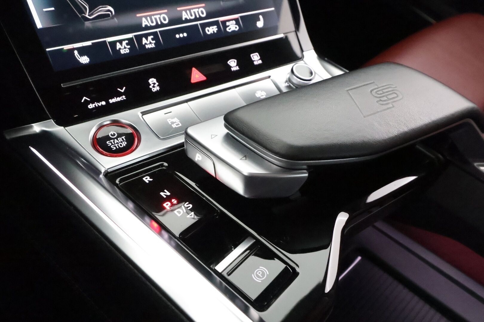 AUDI E-TRON 2022 S Quattro 370 kW * ACC / HUD / 360° / Matrix LED / Muistipenkki / B&O / Ilma-alusta / KeylessGo / Navi / Ratinlämmitin * - Akku kuntotarkastettu SoH 96,7% / Kahdet renkaat aluvanteilla / Merkkihuollettu / Huippuvarusteet