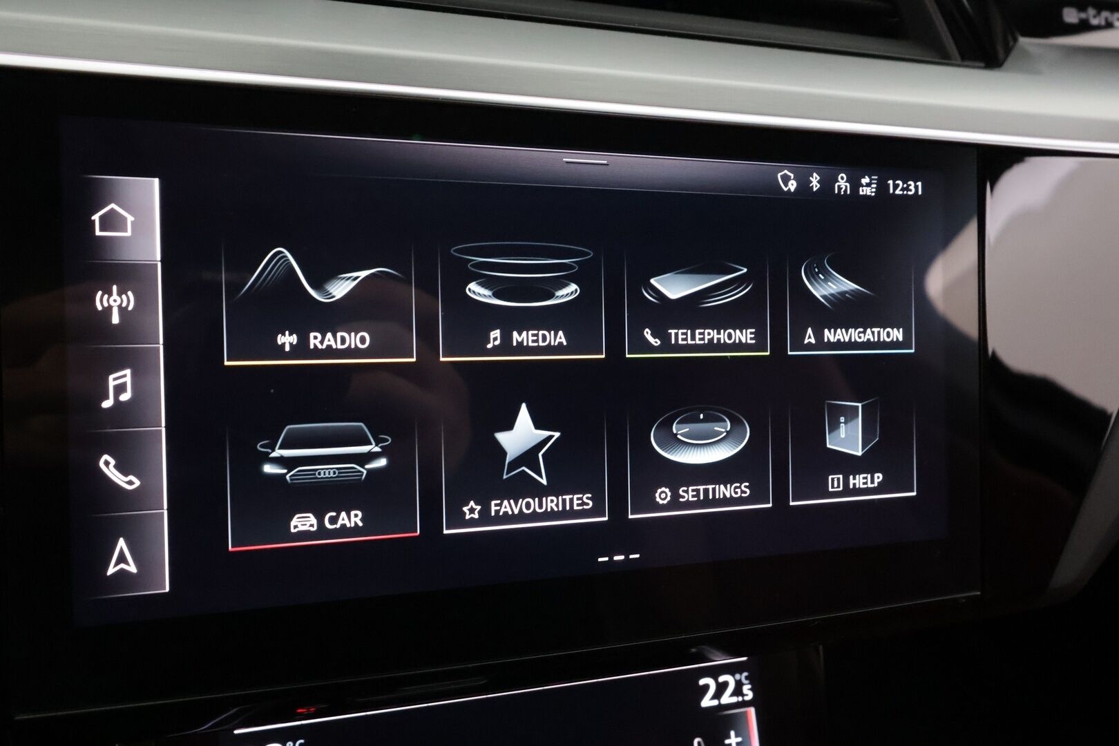 AUDI E-TRON 2022 S Quattro 370 kW * ACC / HUD / 360° / Matrix LED / Muistipenkki / B&O / Ilma-alusta / KeylessGo / Navi / Ratinlämmitin * - Akku kuntotarkastettu SoH 96,7% / Kahdet renkaat aluvanteilla / Merkkihuollettu / Huippuvarusteet