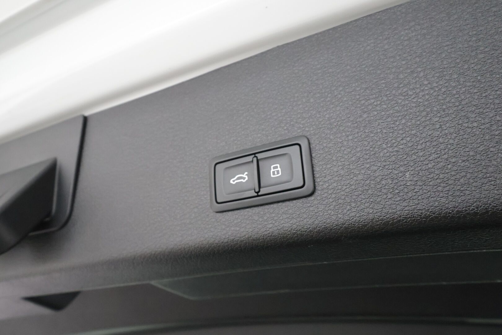 AUDI E-TRON 2022 S Quattro 370 kW * ACC / HUD / 360° / Matrix LED / Muistipenkki / B&O / Ilma-alusta / KeylessGo / Navi / Ratinlämmitin * - Akku kuntotarkastettu SoH 96,7% / Kahdet renkaat aluvanteilla / Merkkihuollettu / Huippuvarusteet