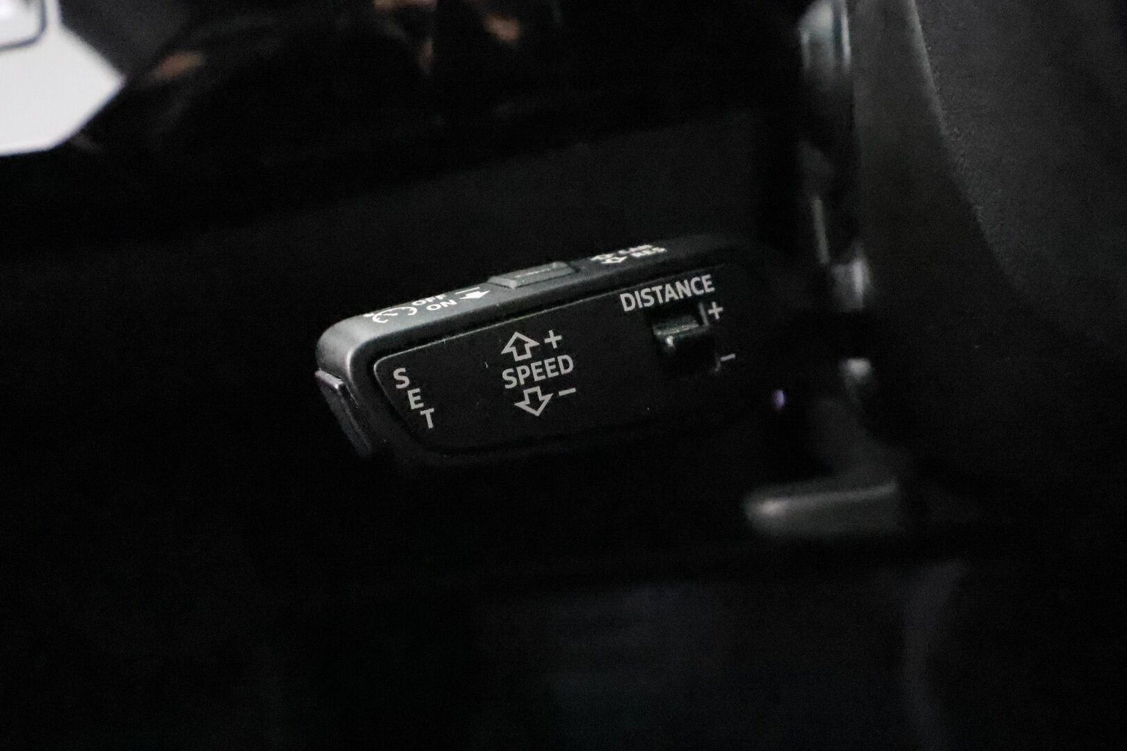 AUDI E-TRON 2022 S Quattro 370 kW * ACC / HUD / 360° / Matrix LED / Muistipenkki / B&O / Ilma-alusta / KeylessGo / Navi / Ratinlämmitin * - Akku kuntotarkastettu SoH 96,7% / Kahdet renkaat aluvanteilla / Merkkihuollettu / Huippuvarusteet