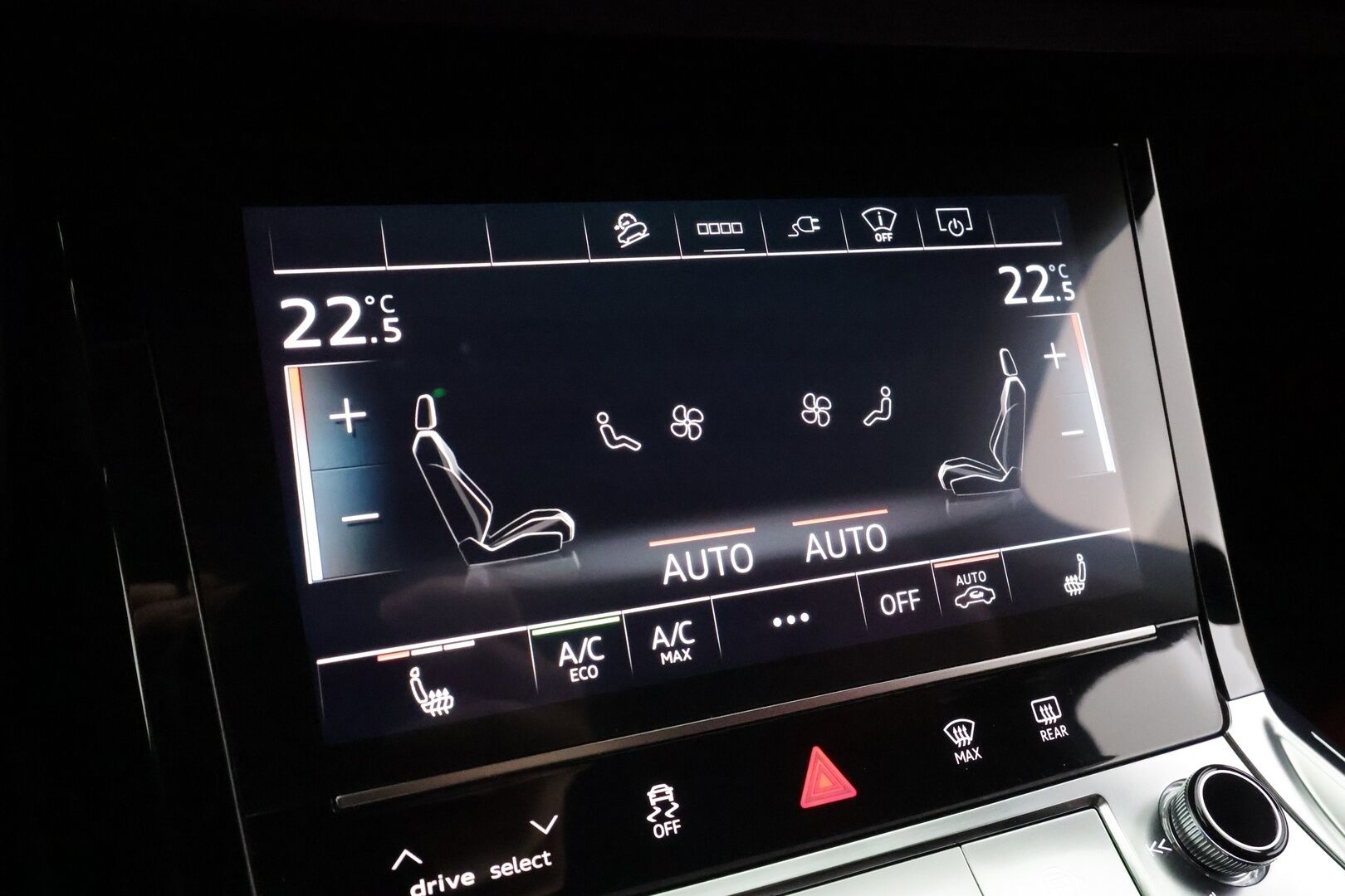 AUDI E-TRON 2022 S Quattro 370 kW * ACC / HUD / 360° / Matrix LED / Muistipenkki / B&O / Ilma-alusta / KeylessGo / Navi / Ratinlämmitin * - Akku kuntotarkastettu SoH 96,7% / Kahdet renkaat aluvanteilla / Merkkihuollettu / Huippuvarusteet