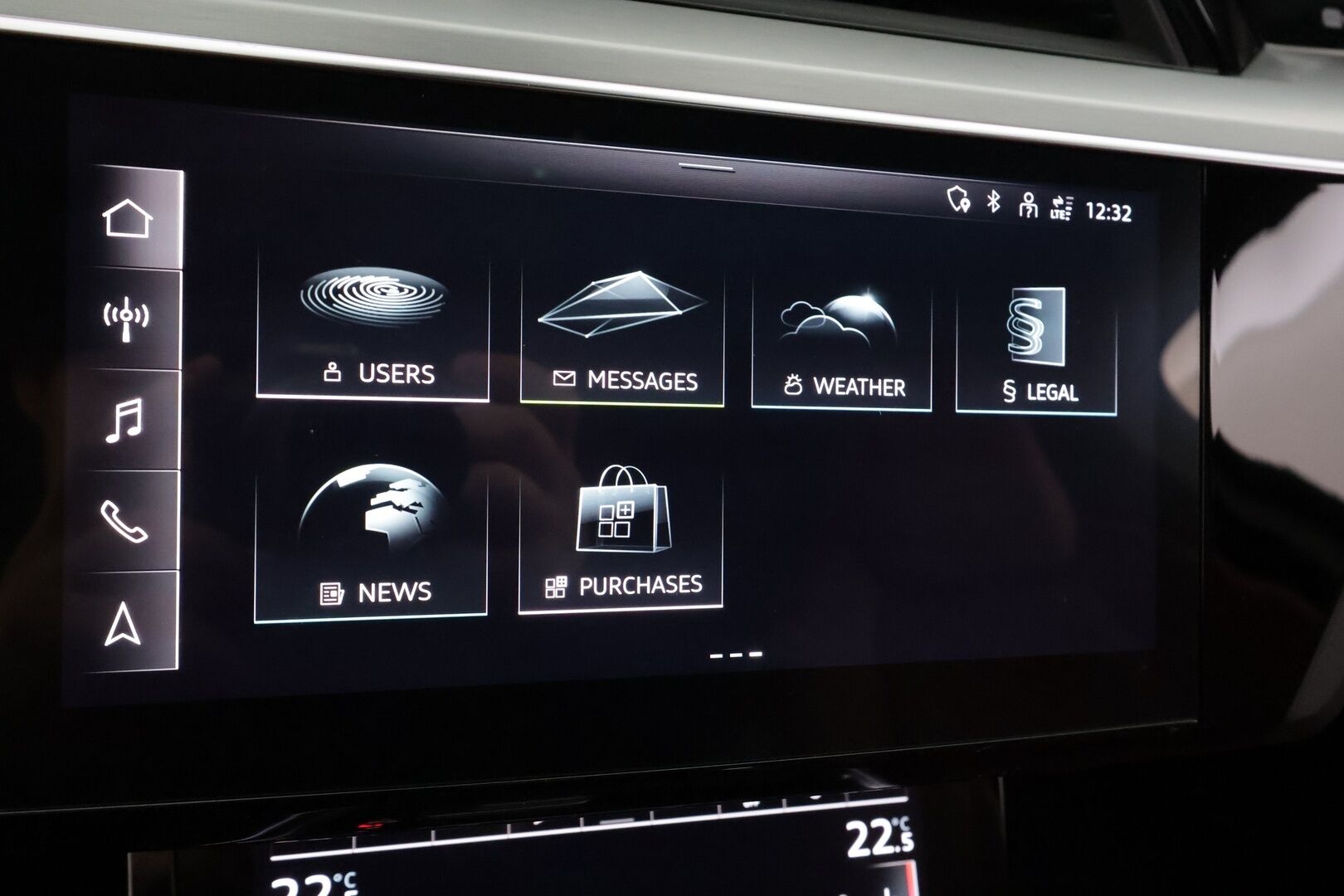 AUDI E-TRON 2022 S Quattro 370 kW * ACC / HUD / 360° / Matrix LED / Muistipenkki / B&O / Ilma-alusta / KeylessGo / Navi / Ratinlämmitin * - Akku kuntotarkastettu SoH 96,7% / Kahdet renkaat aluvanteilla / Merkkihuollettu / Huippuvarusteet