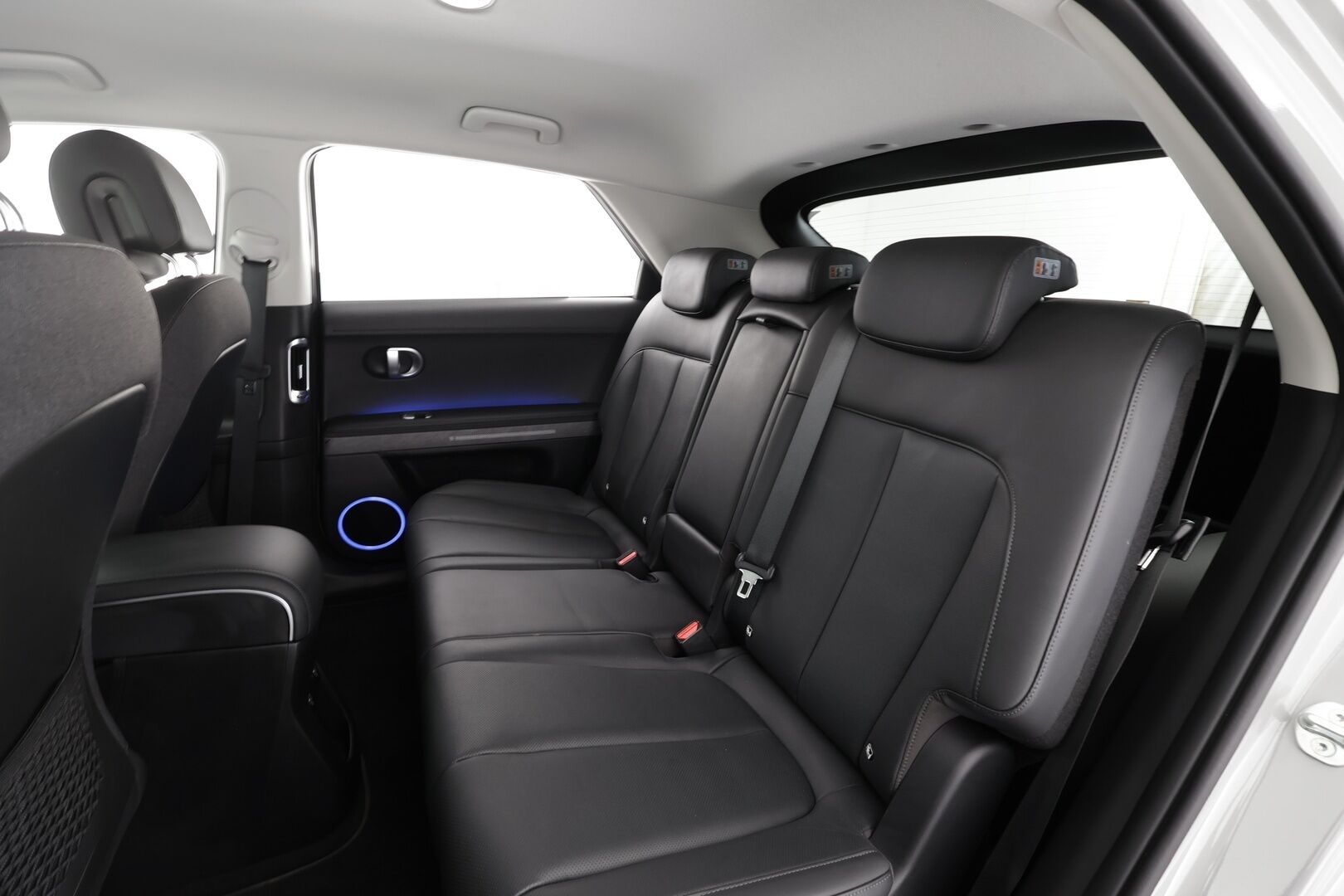 HYUNDAI IONIQ 5 2024 hv Style 5d * ILP / ACC / LED / P.Kamera / Kaistavahti / Keyless / Ilmastoidut nahat *