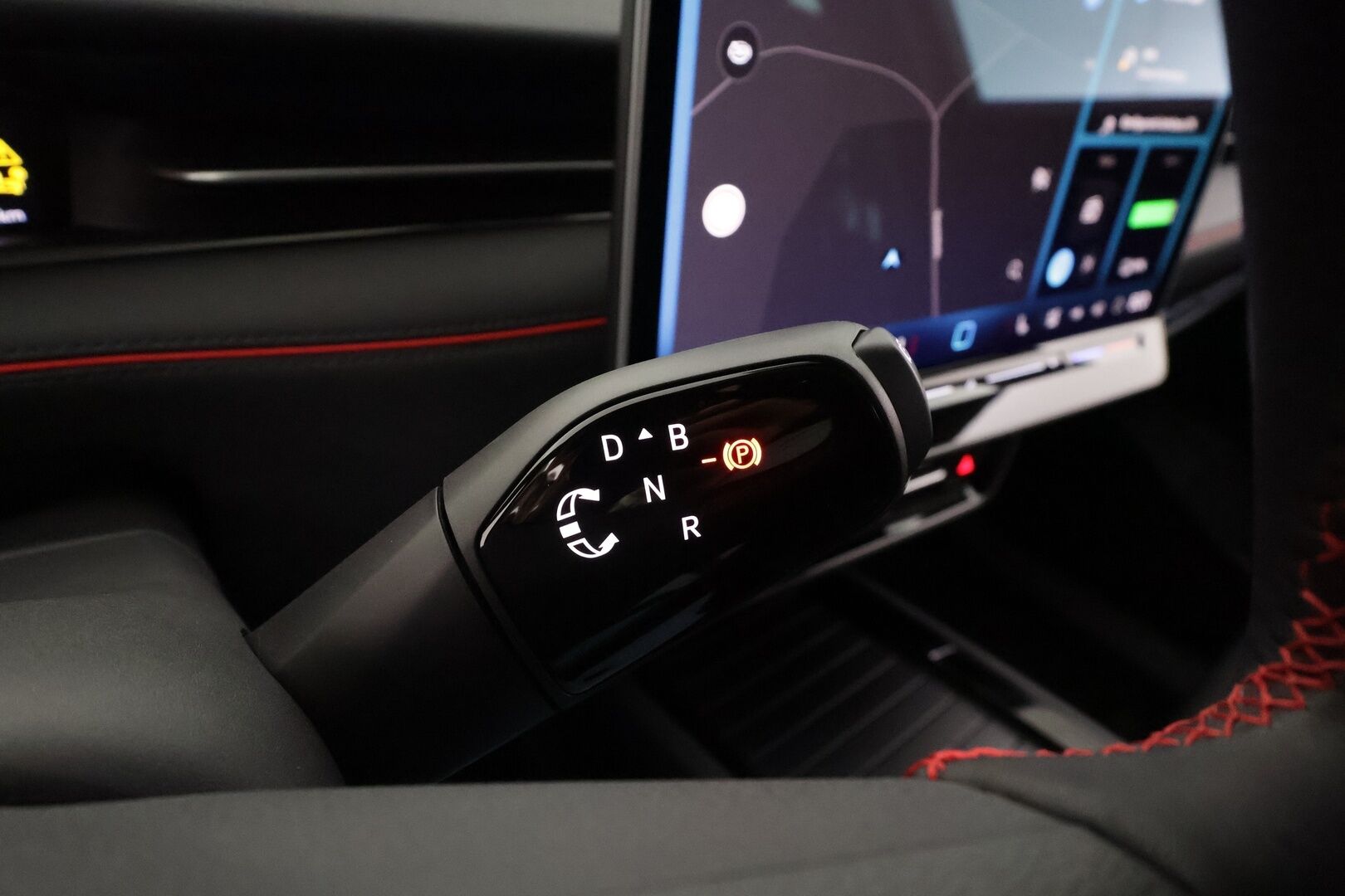 VOLKSWAGEN ID.7 2025 Tourer GTX 4Motion 250kW * ACC / HUD / Lasikatto / 360° / Koukku / ILP / IQ.Light / Akuston esilämmitys / DCC * - Akku kuntotarkastettu