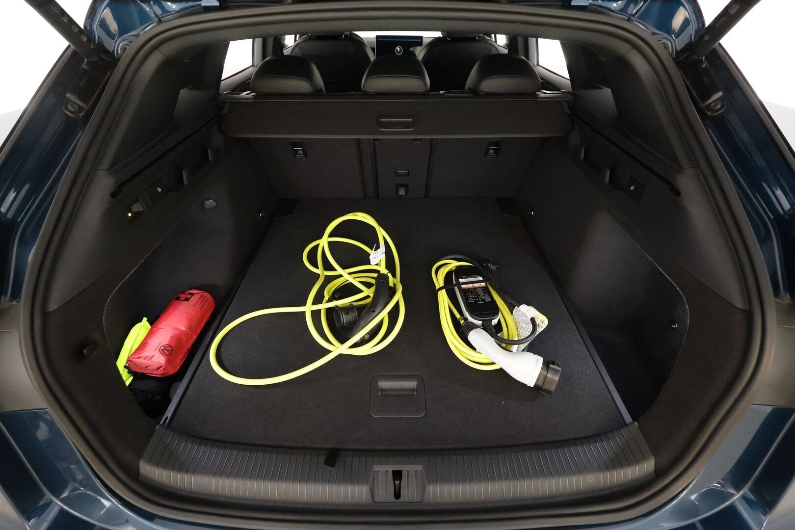 VOLKSWAGEN ID.7 2025 Tourer GTX 4Motion 250kW * ACC / HUD / Lasikatto / 360° / Koukku / ILP / IQ.Light / Akuston esilämmitys / DCC * - Akku kuntotarkastettu