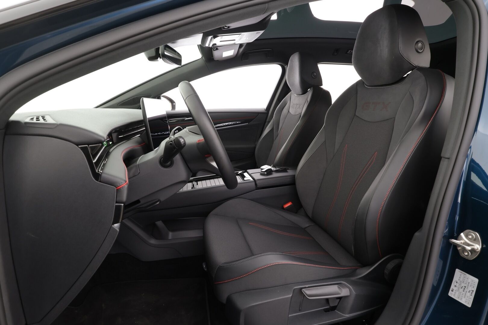 VOLKSWAGEN ID.7 2025 Tourer GTX 4Motion 250kW * ACC / HUD / Lasikatto / 360° / Koukku / ILP / IQ.Light / Akuston esilämmitys / DCC * - Akku kuntotarkastettu