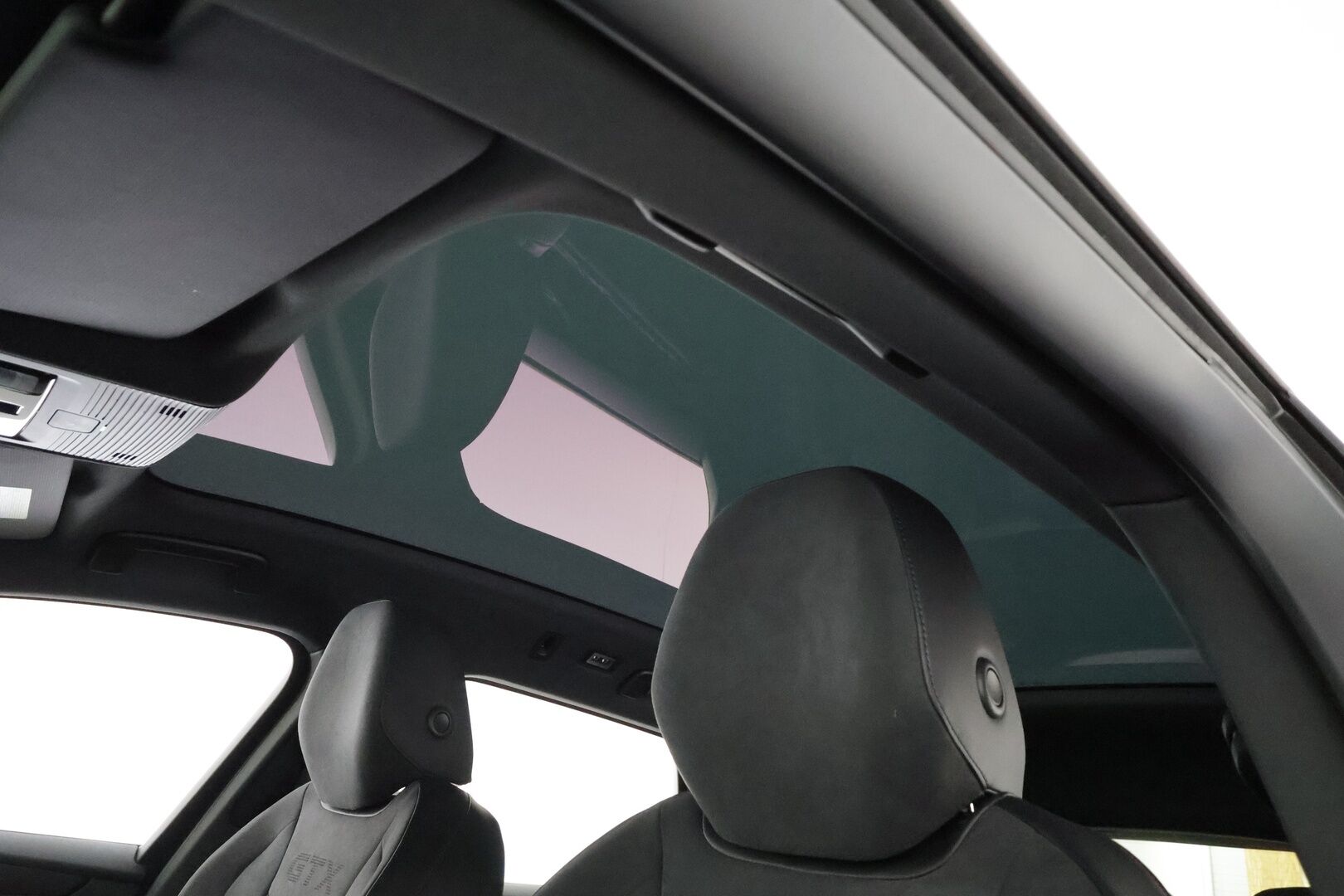 VOLKSWAGEN ID.7 2025 Tourer GTX 4Motion 250kW * ACC / HUD / Lasikatto / 360° / Koukku / ILP / IQ.Light / Akuston esilämmitys / DCC * - Akku kuntotarkastettu