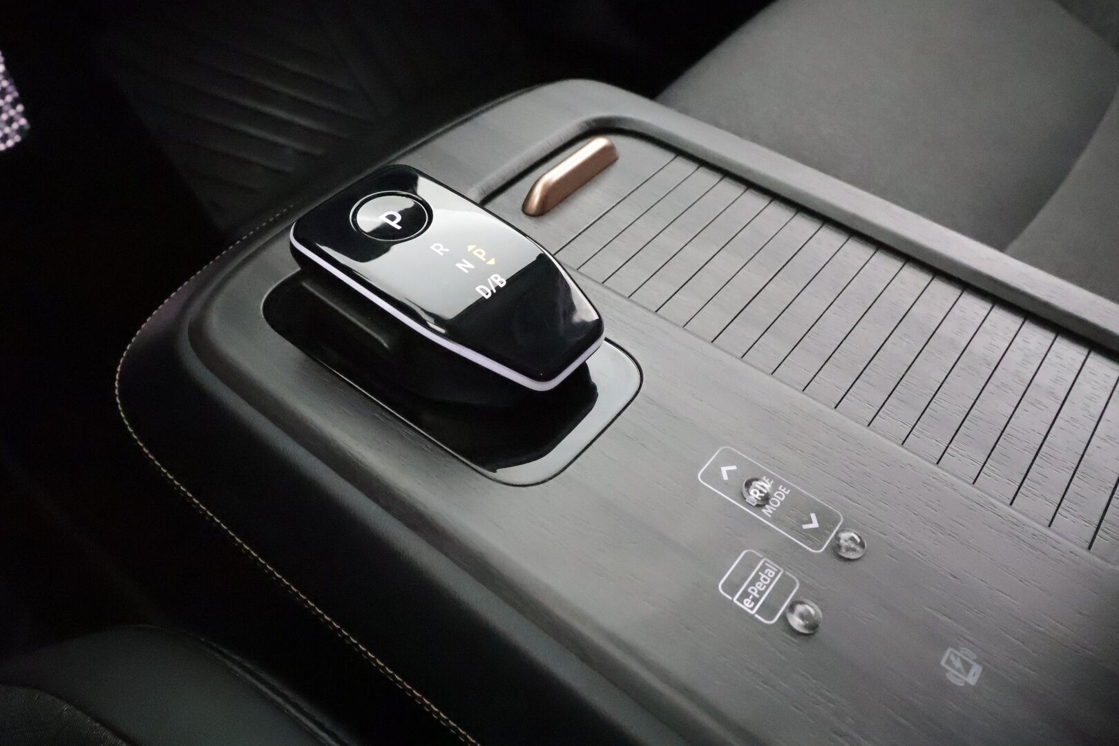 NISSAN ARIYA 2023 Advance 2WD 22kw charger * ACC / LED / 360 / Sähköpenkit / Navi / Digimittaristo / Kaistavahti / Keyless * - Kahdet renkaat aluvanteilla / Suomi-auto