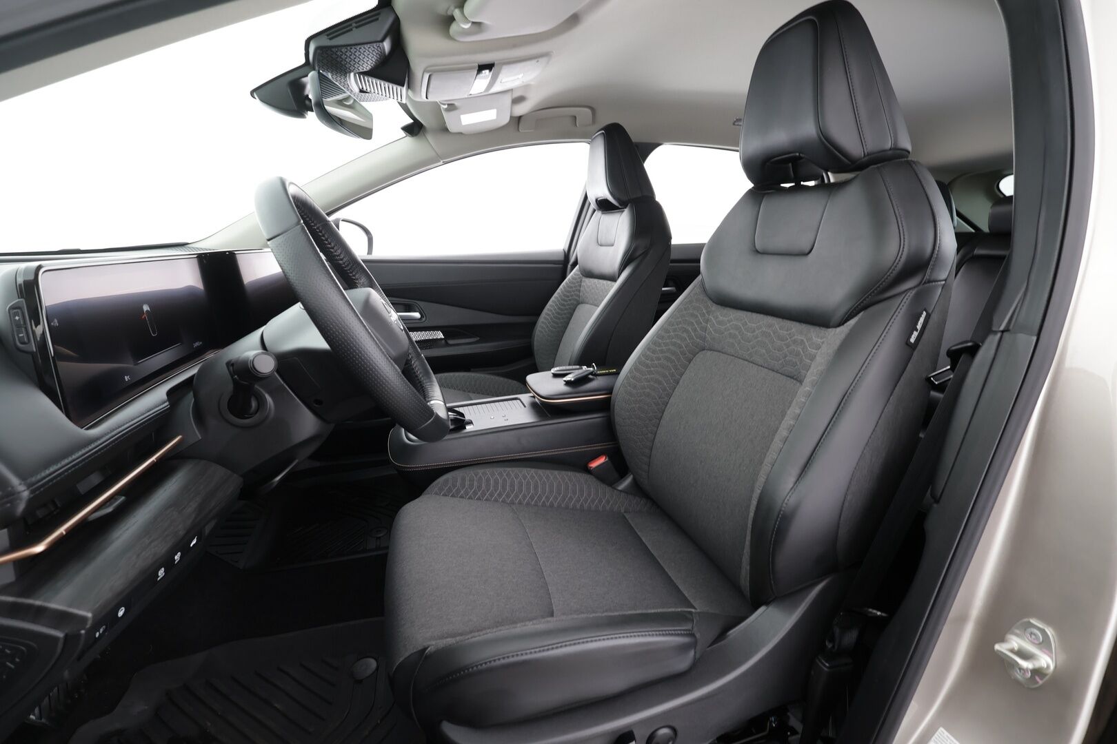 NISSAN ARIYA 2023 Advance 2WD 22kw charger * ACC / LED / 360 / Sähköpenkit / Navi / Digimittaristo / Kaistavahti / Keyless * - Kahdet renkaat aluvanteilla / Suomi-auto