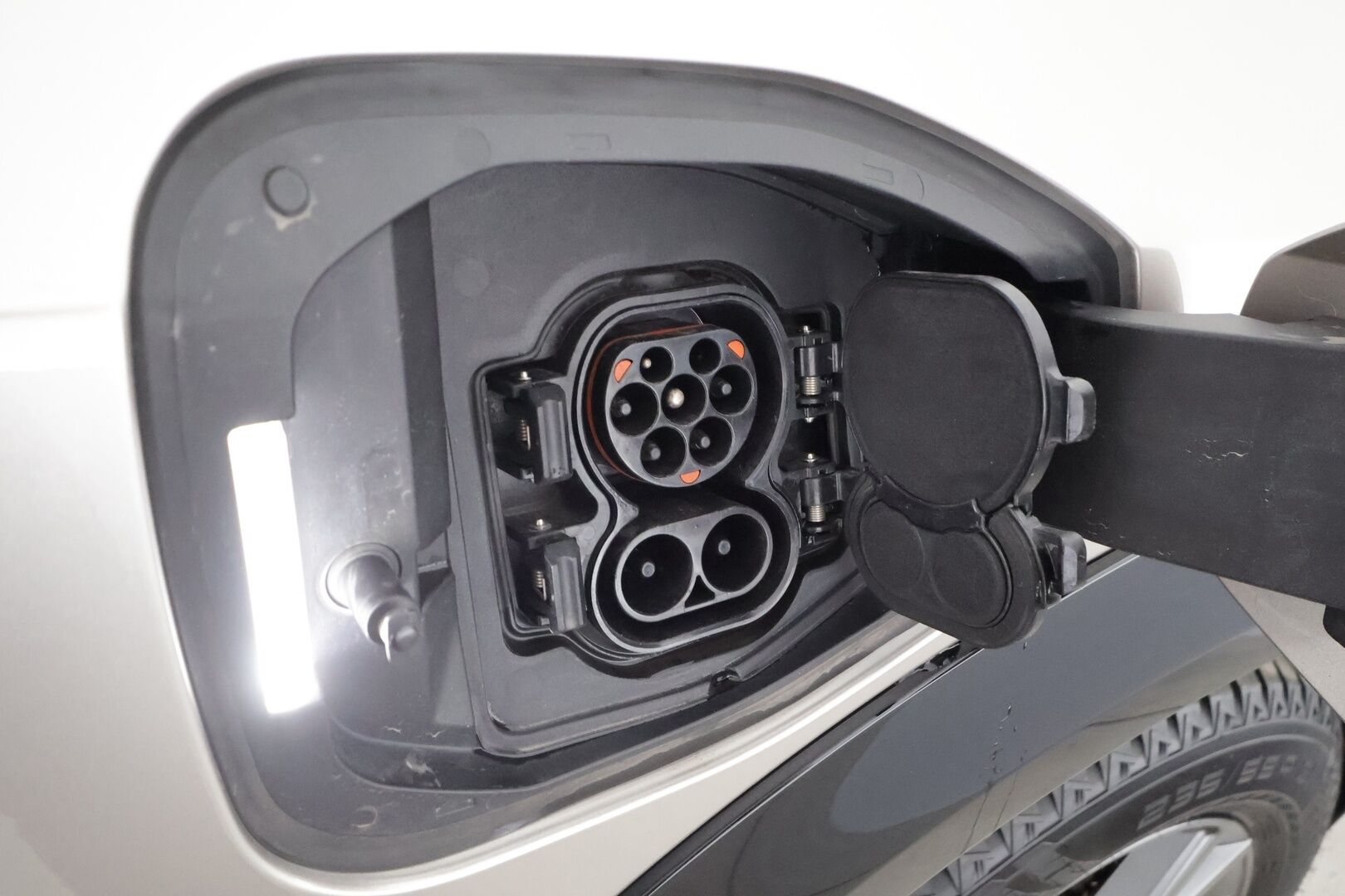 NISSAN ARIYA 2023 Advance 2WD 22kw charger * ACC / LED / 360 / Sähköpenkit / Navi / Digimittaristo / Kaistavahti / Keyless * - Kahdet renkaat aluvanteilla / Suomi-auto