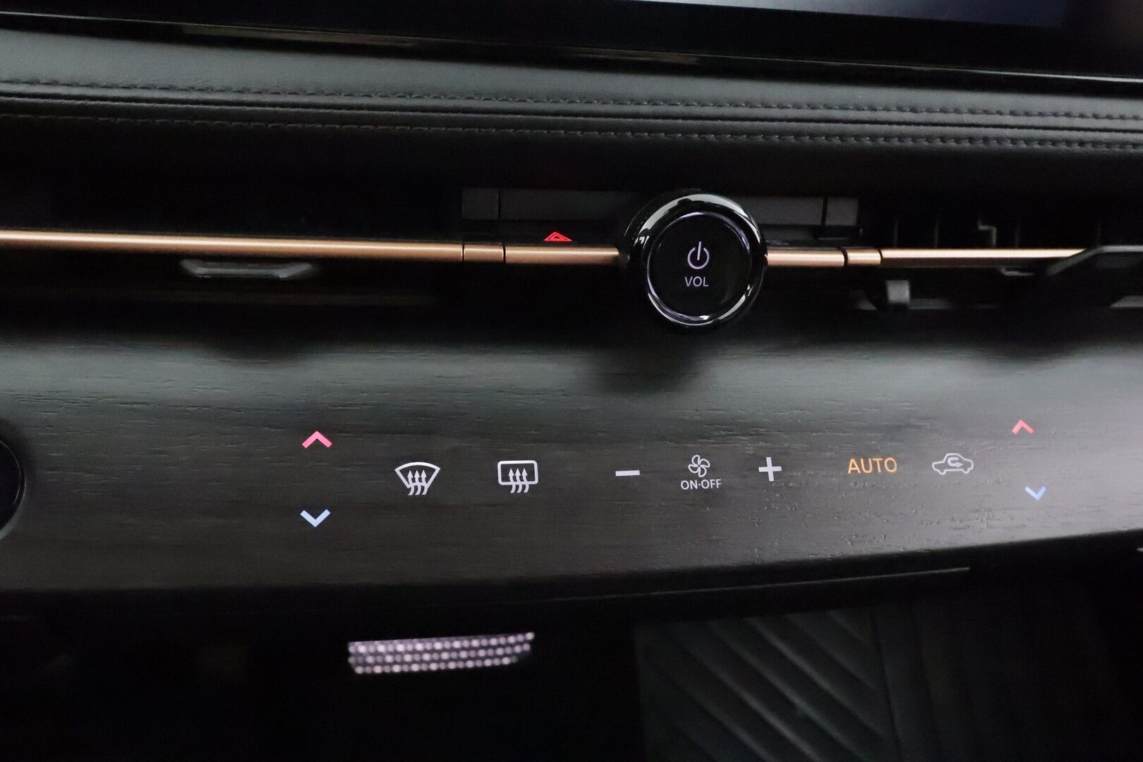 NISSAN ARIYA 2023 Advance 2WD 22kw charger * ACC / LED / 360 / Sähköpenkit / Navi / Digimittaristo / Kaistavahti / Keyless * - Kahdet renkaat aluvanteilla / Suomi-auto